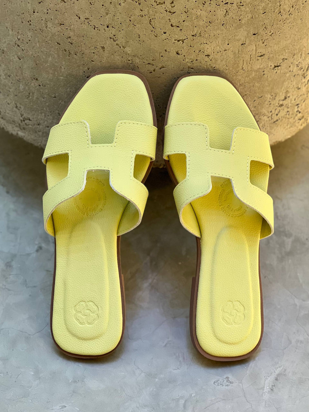 Sandalias planas en tendencia P1531 | Maraldo