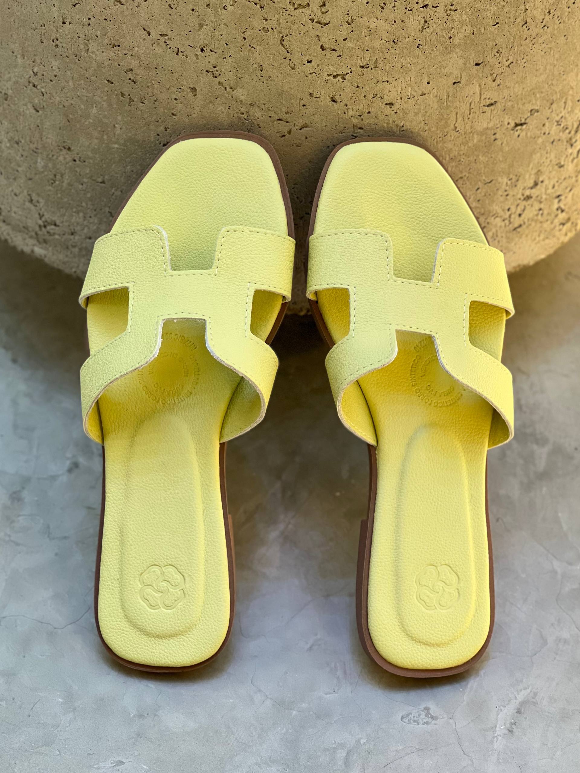 Sandalias planas en tendencia P1531 | Maraldo