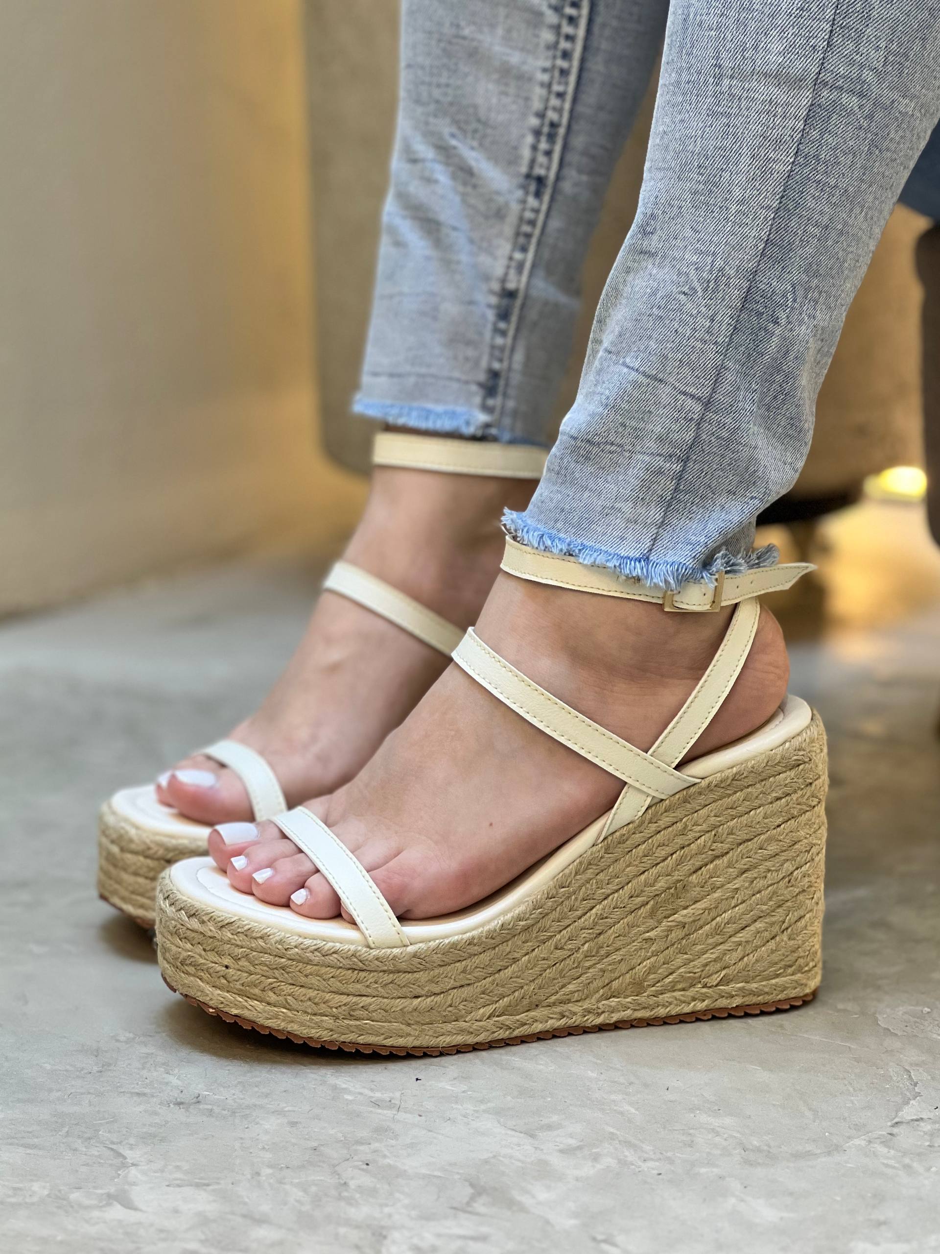 Sandalia de plataforma en yute con correas delgadas PLTF995 para mujer | Maraldo
