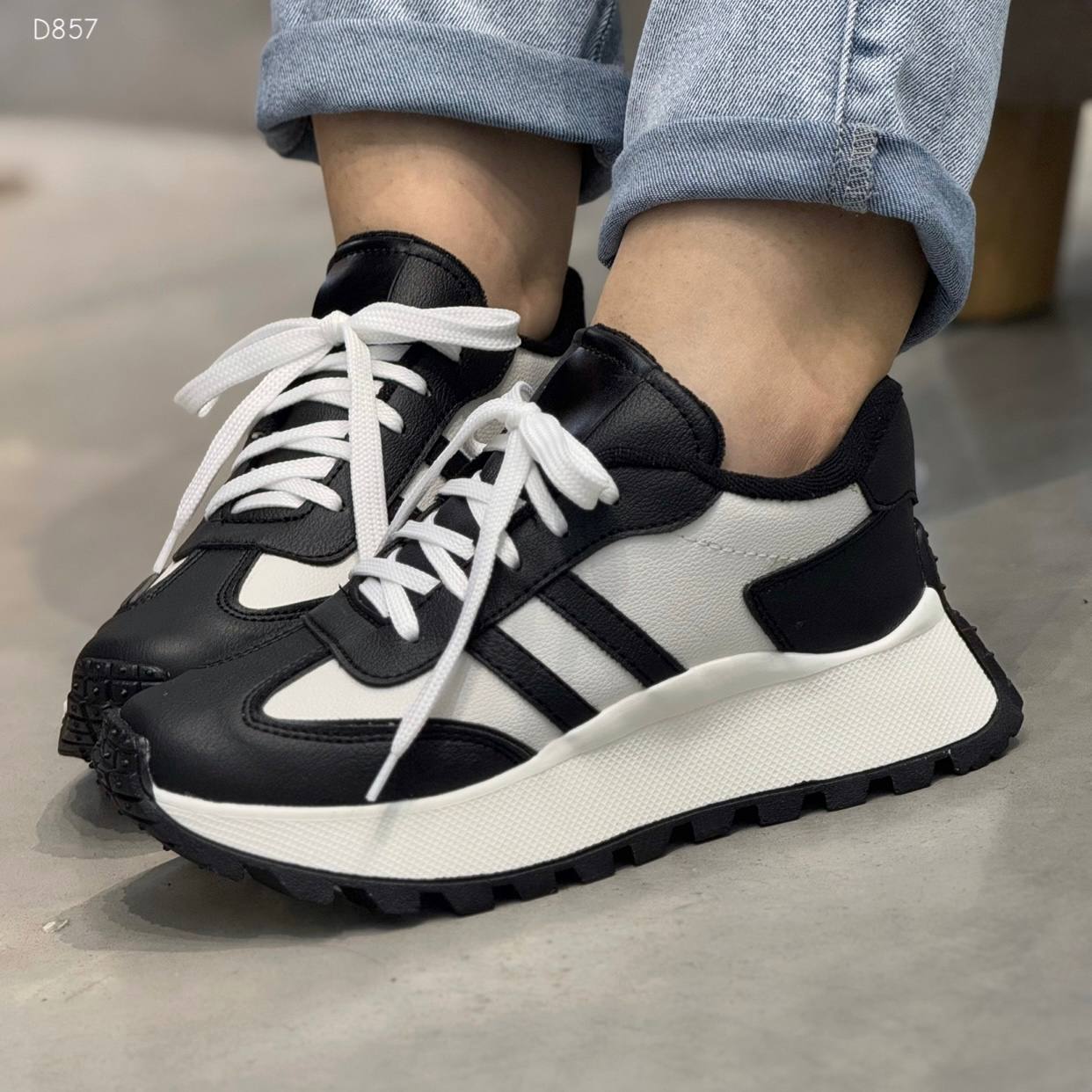 Tenis negros para mujer estilo deportivo – D857