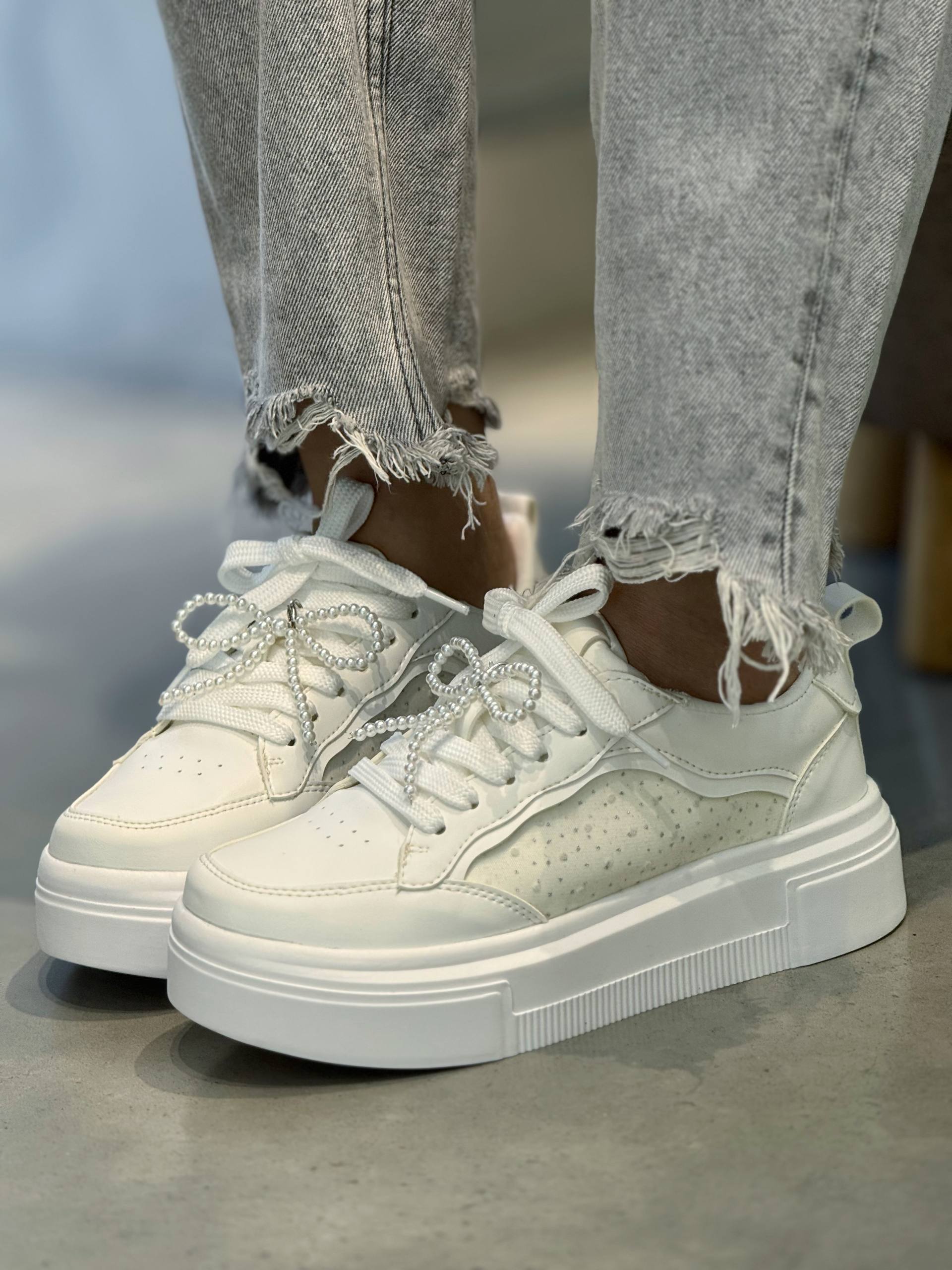 Tenis blancos plataforma con Moño de Perlas D882