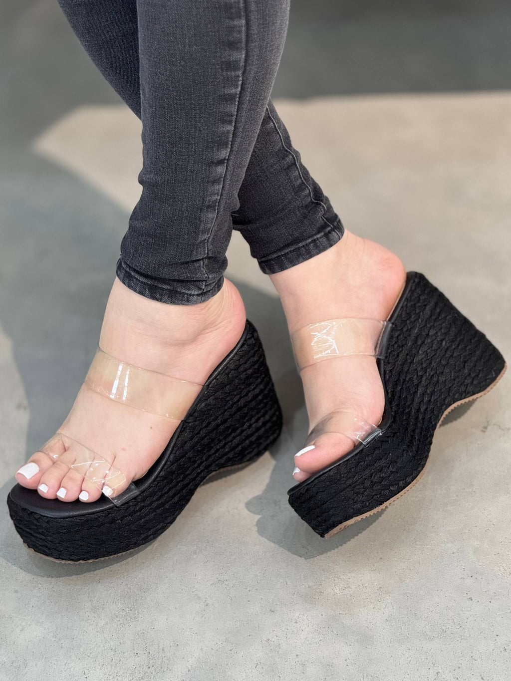 Plataforma en Yute Negro con Tiras Transparentes –  PLTF317