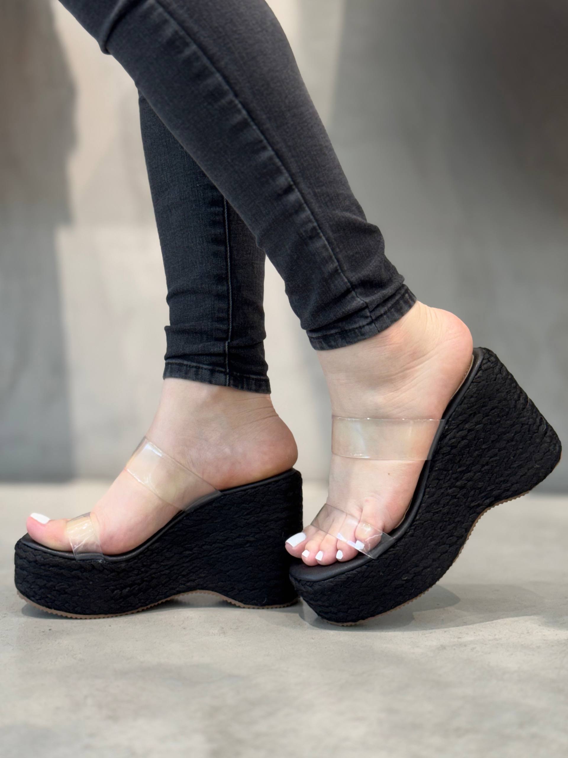 Plataforma en Yute Negro con Tiras Transparentes –  PLTF317