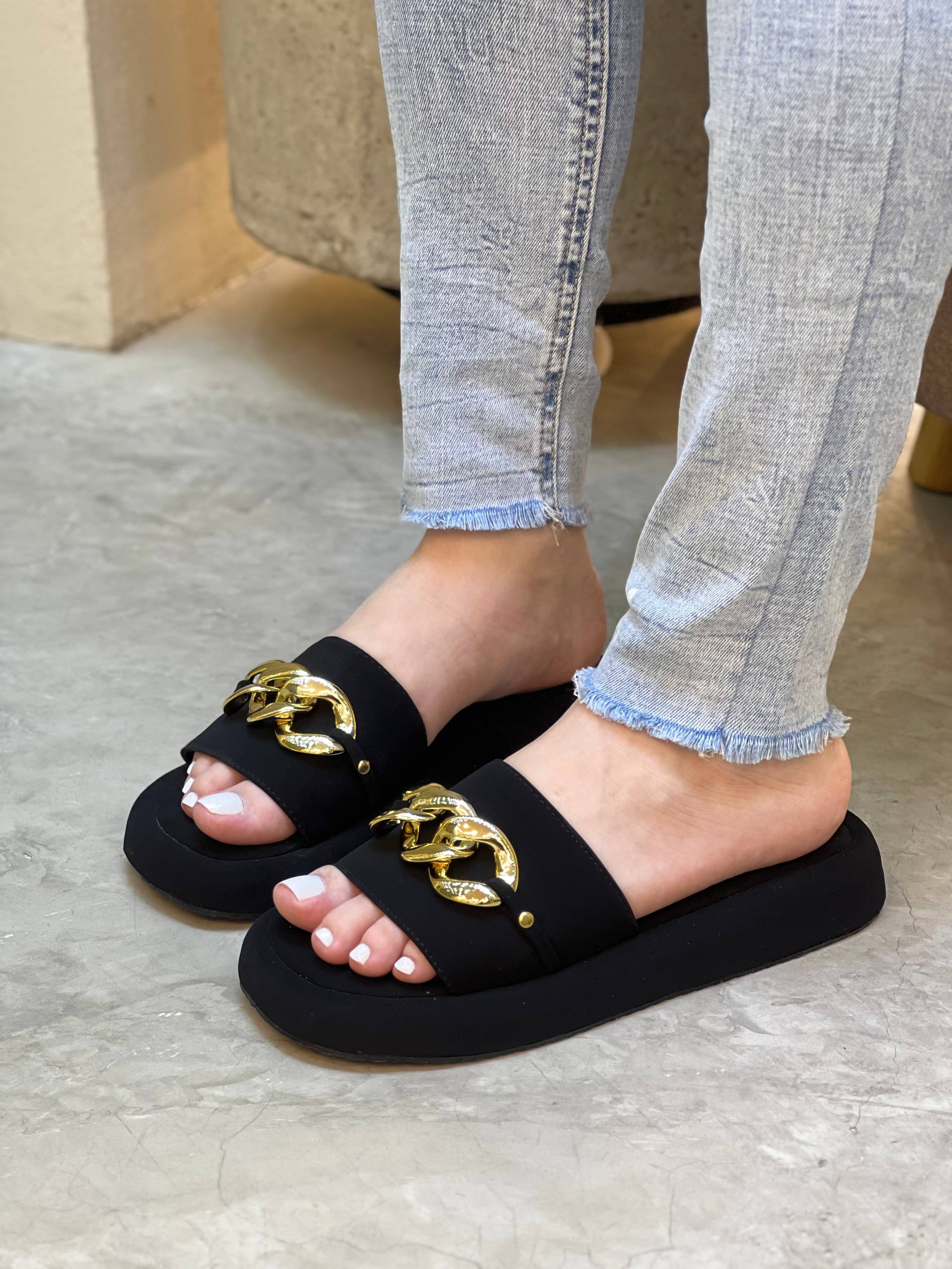 Sandalias con cadena dorada y plataforma cómoda SB04 | Maraldo