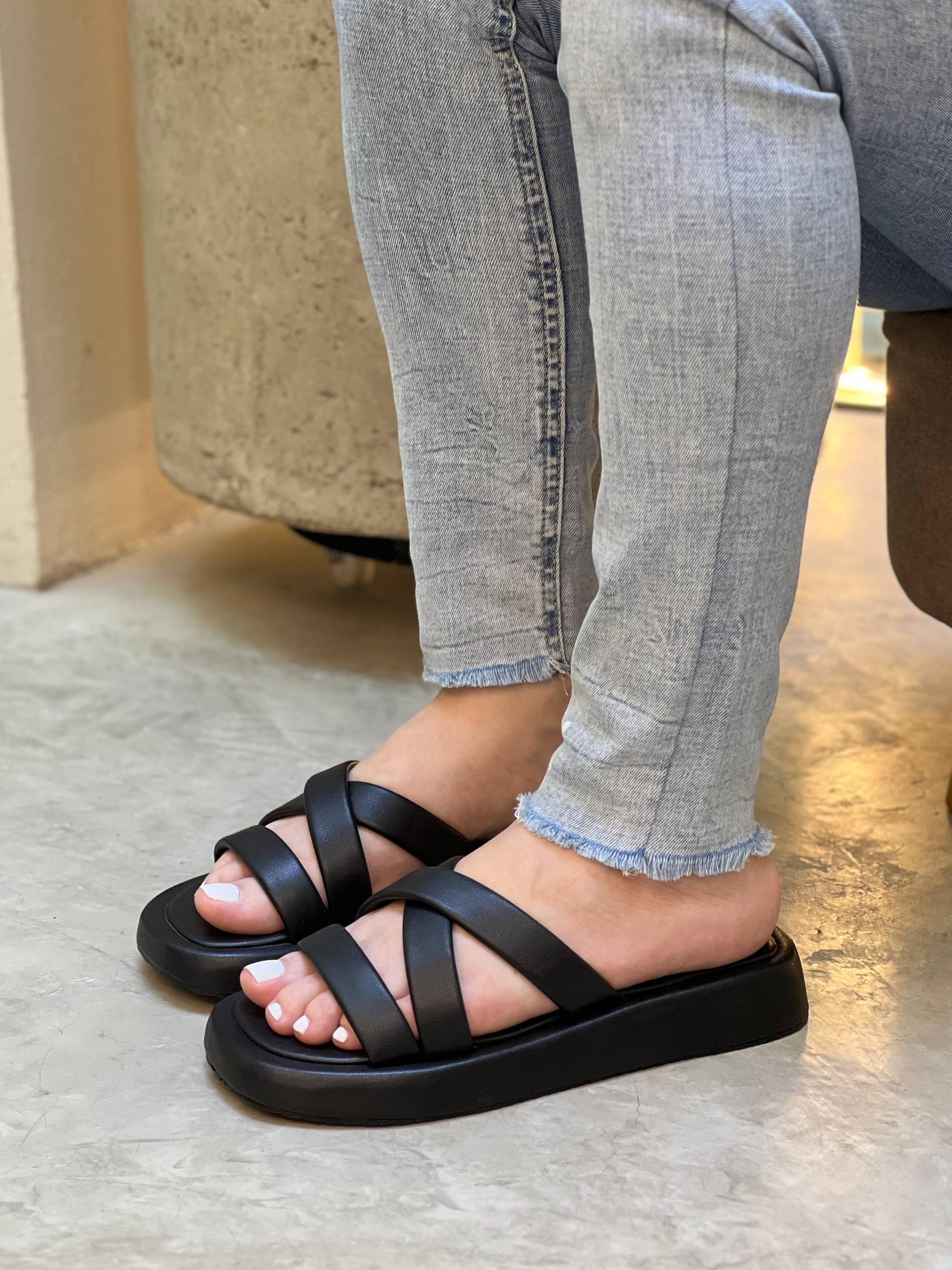 Sandalias nude cruzadas con plataforma baja – SB61