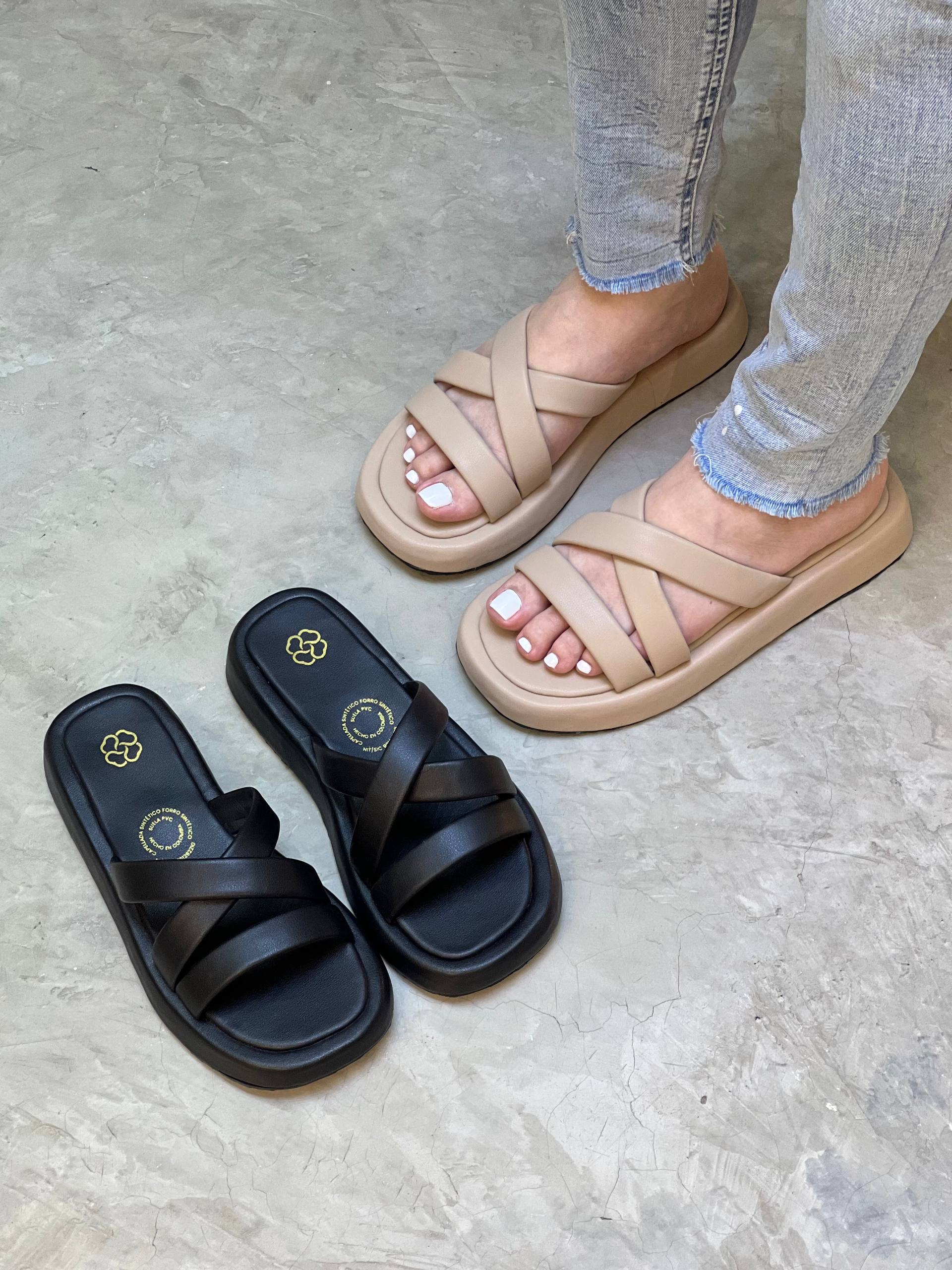 Sandalias nude cruzadas con plataforma baja – SB61