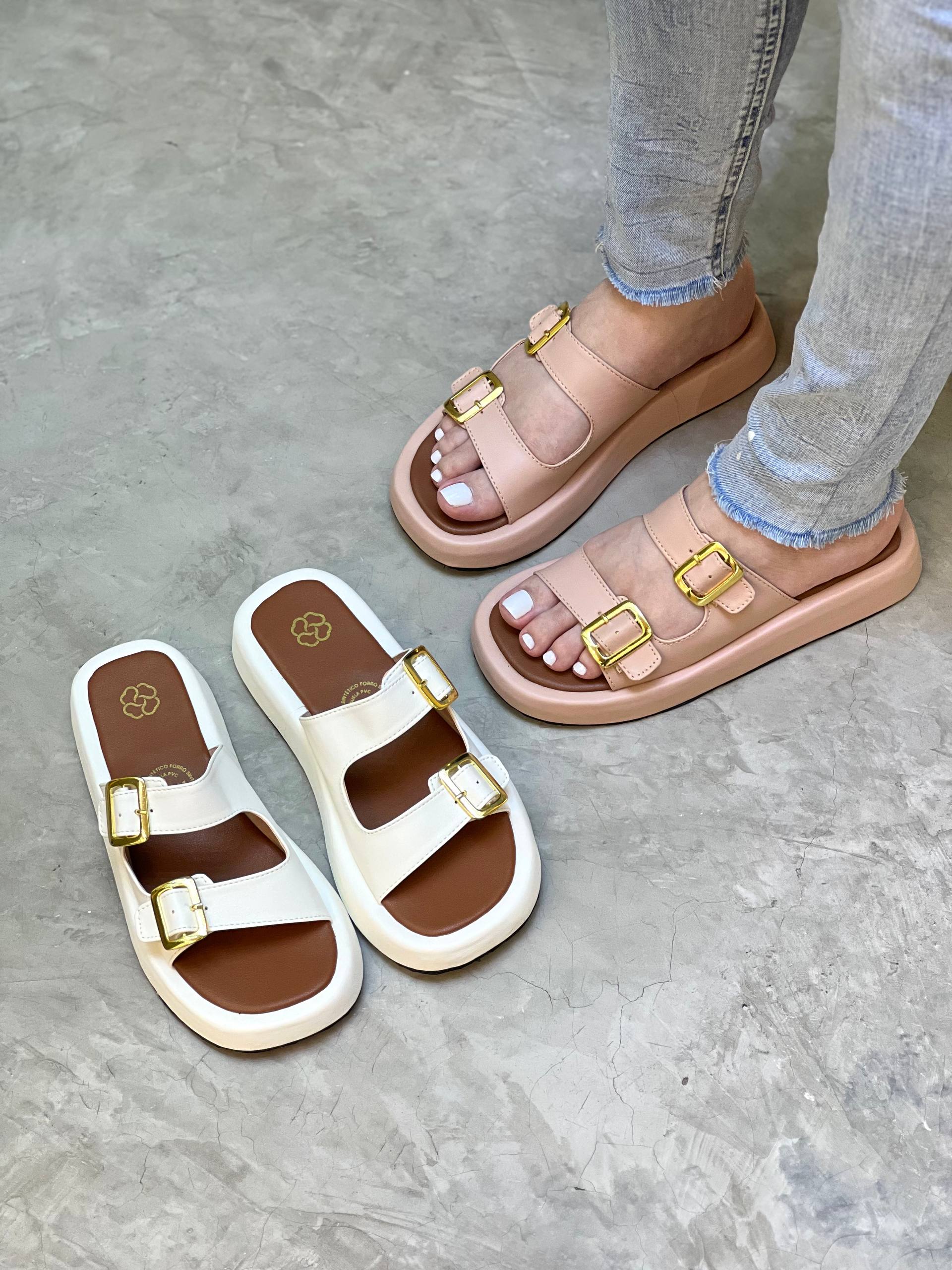 Sandalias beige con hebillas doradas y plataforma cómoda para mujer - SB27
