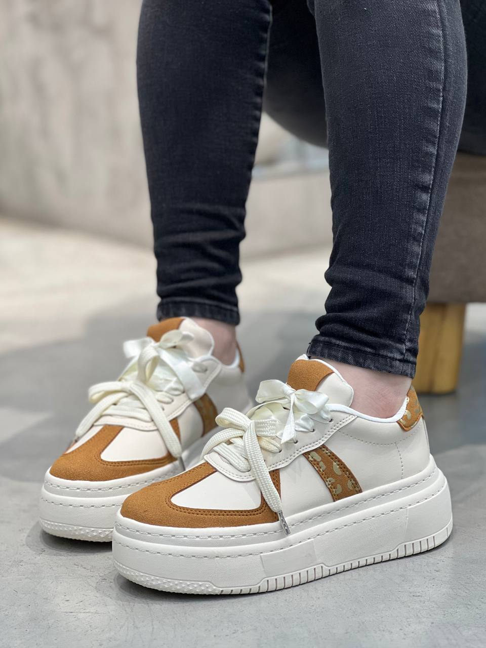Tenis Plataforma Perla y Miel  – D877