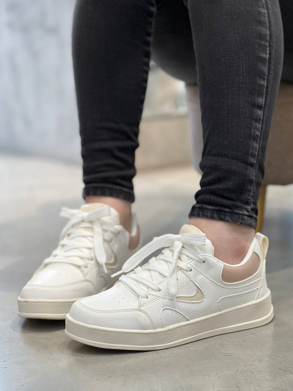 Tenis Marfil y Nude Chic Casual – D878
