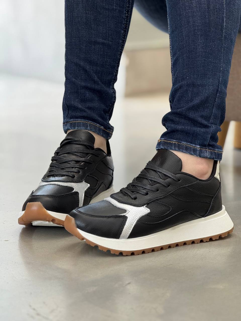 Tenis de Cuero Casual Negro Para Mujer – DCM013