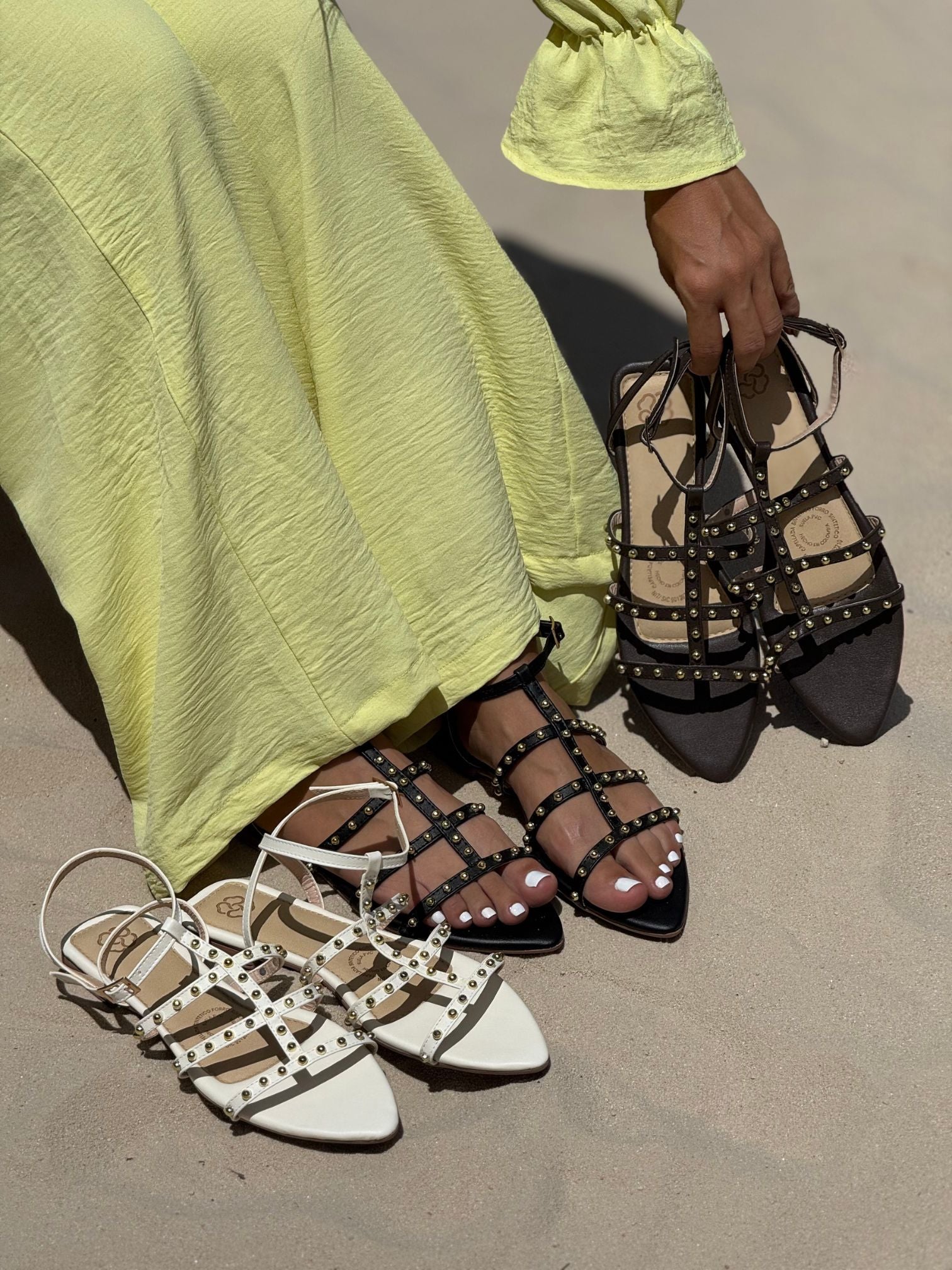 Sandalias café tipo gladiador con taches  - P1523