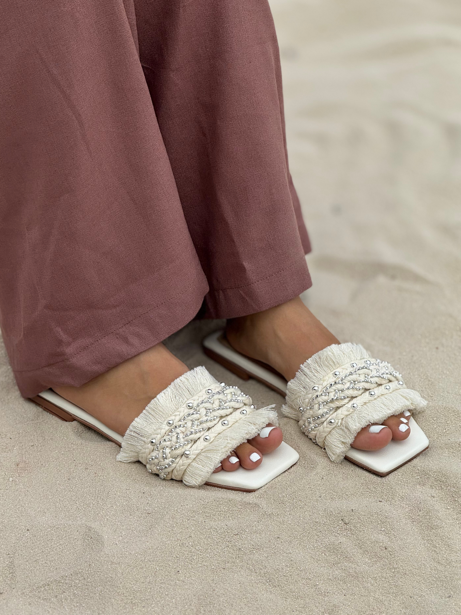 Sandalias Planas con Toques Dorados P1487 para mujer | Maraldo