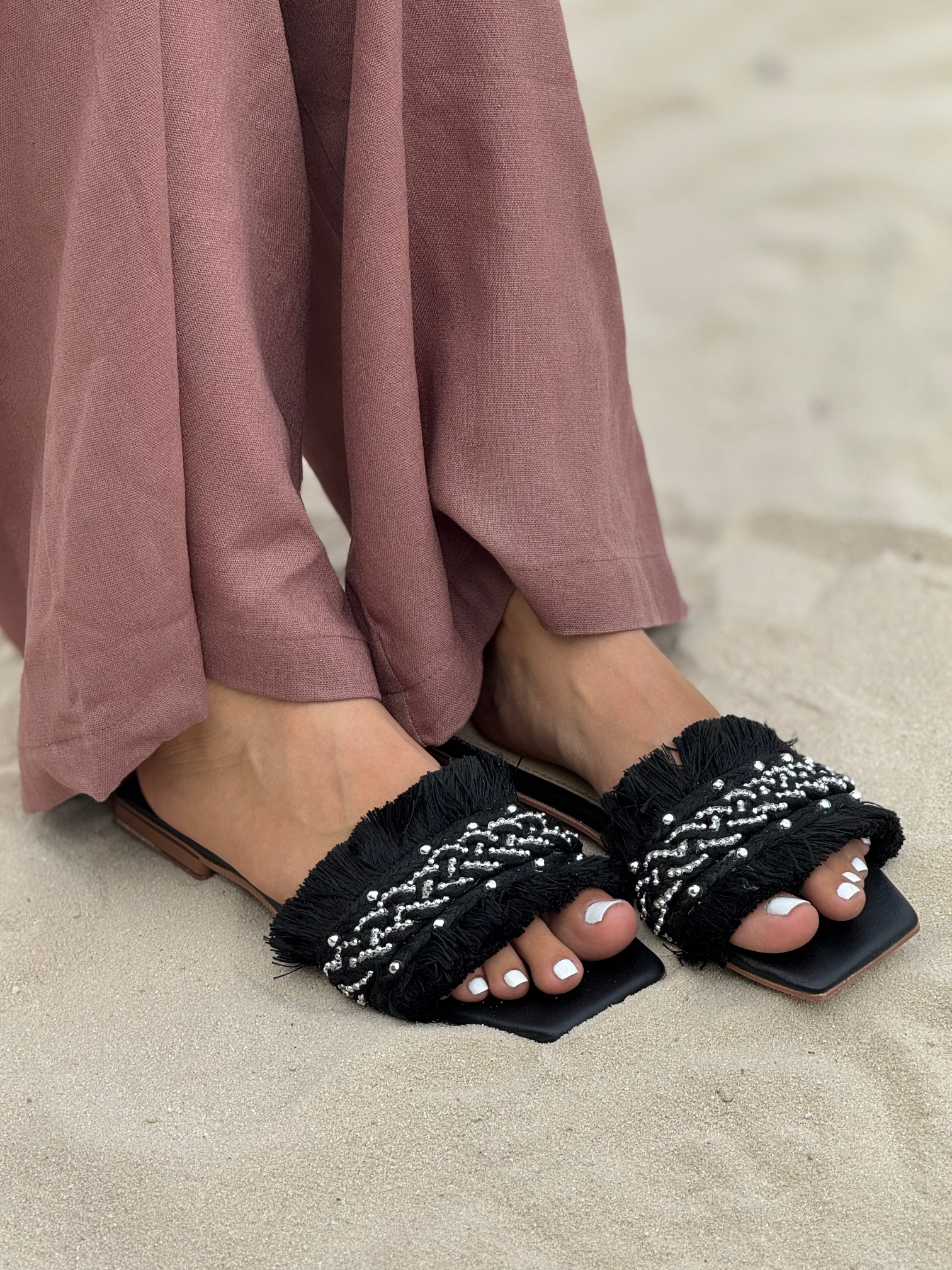 Sandalias Planas con Toques Dorados -P1487