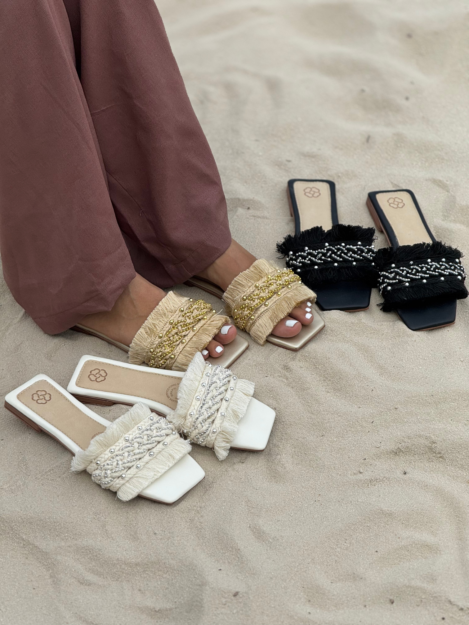 Sandalias Planas con Toques Dorados -P1487