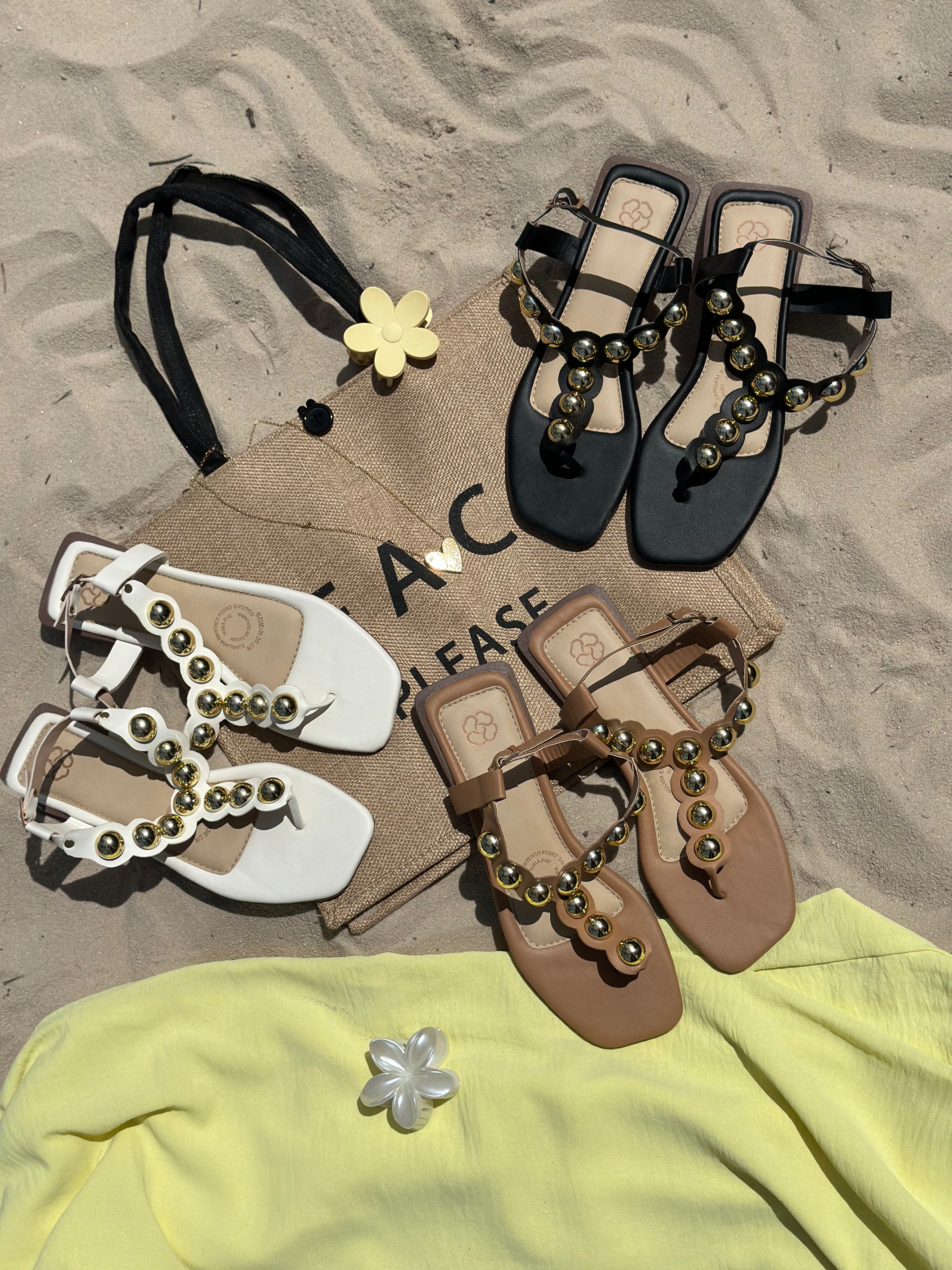 Sandalias planas de moda P1506 con aplique dorado para mujer | Maraldo