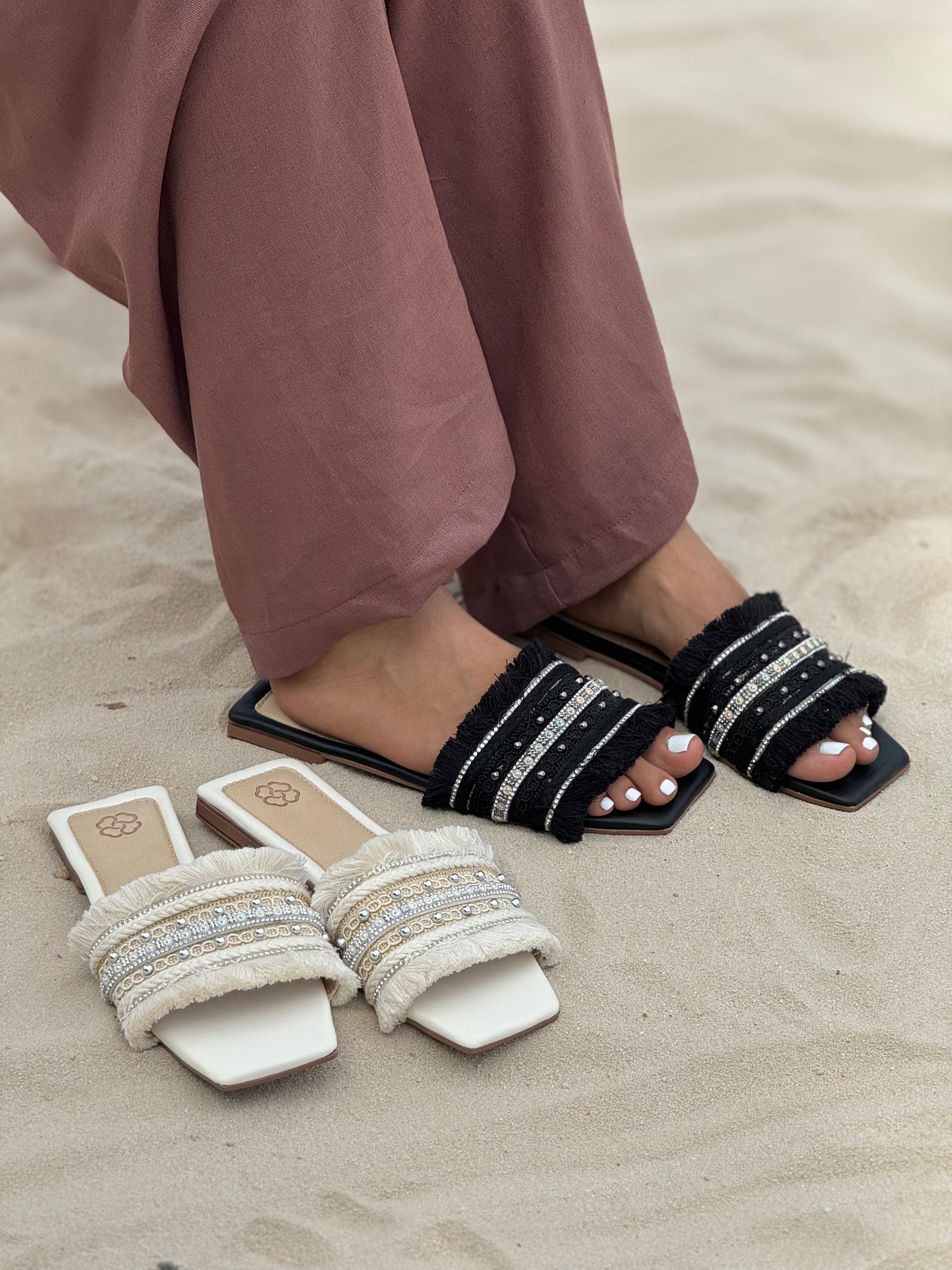 Sandalias Planas con Toques Brillantes –  P1485