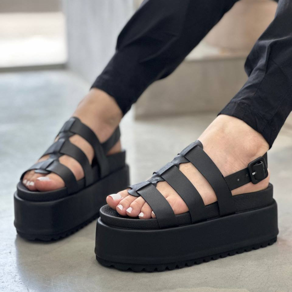 Sandalias negras con plataforma alta – MB51