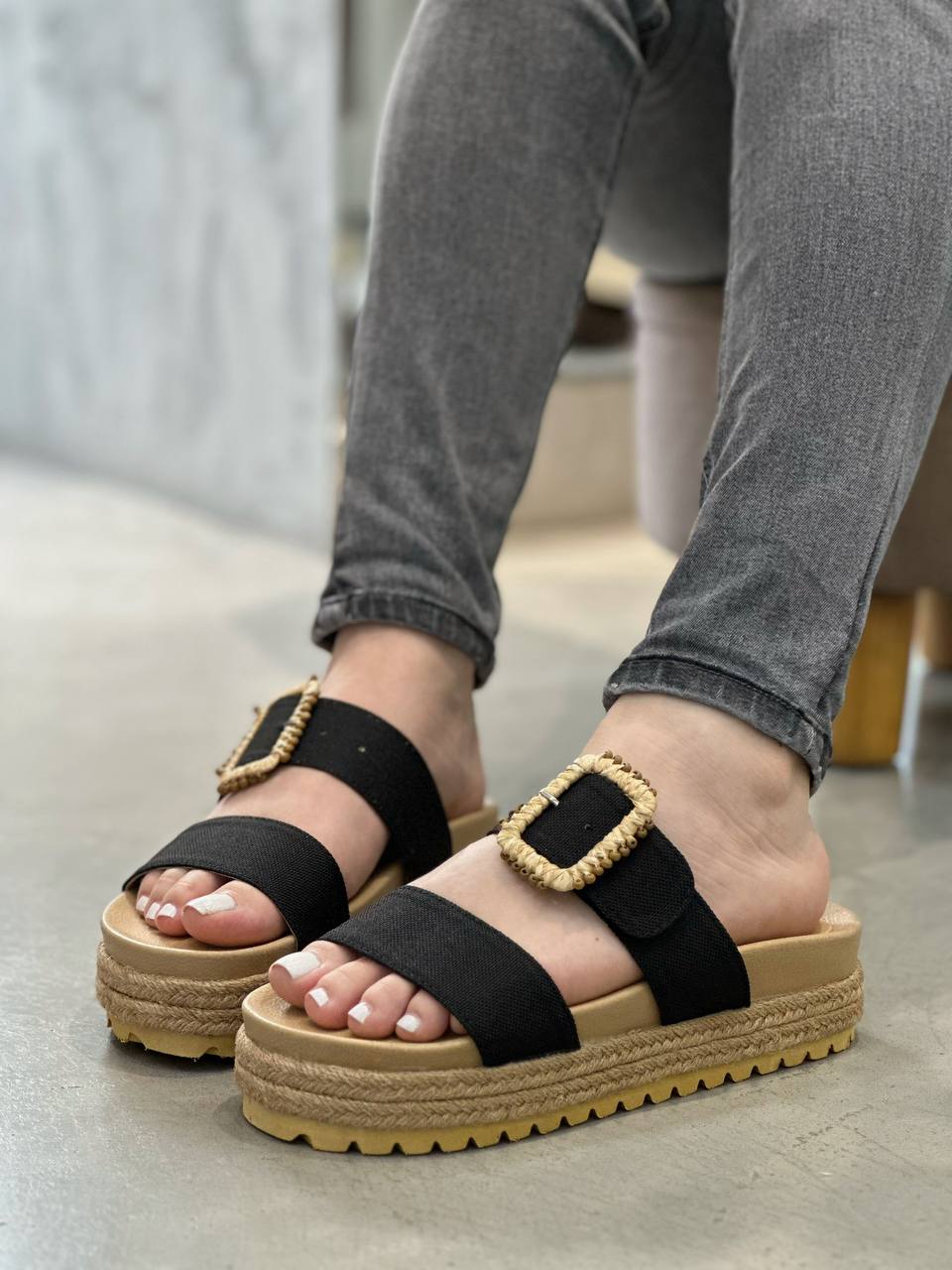 Sandalias casuales con hebilla llamativa MB79 | Maraldo