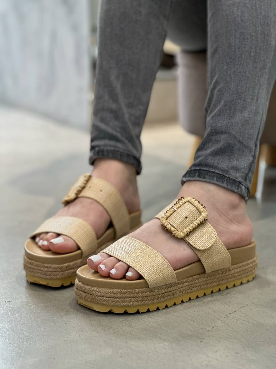 Sandalias casuales con hebilla llamativa MB79 | Maraldo