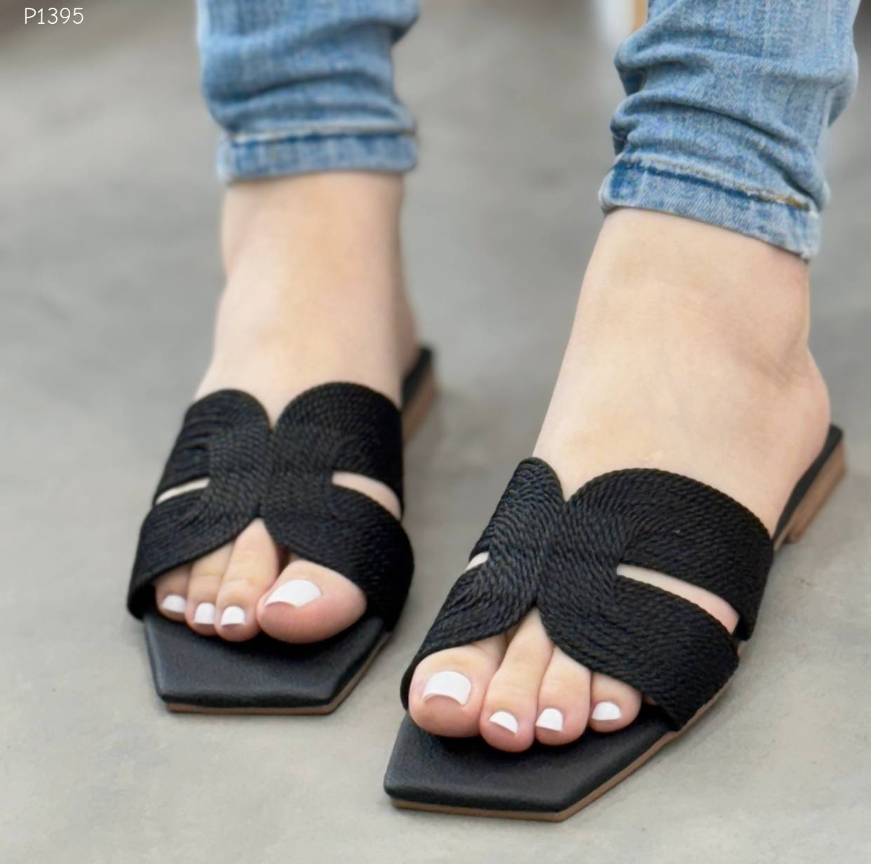 Sandalia Negra con Detalle Trenzado - P1395