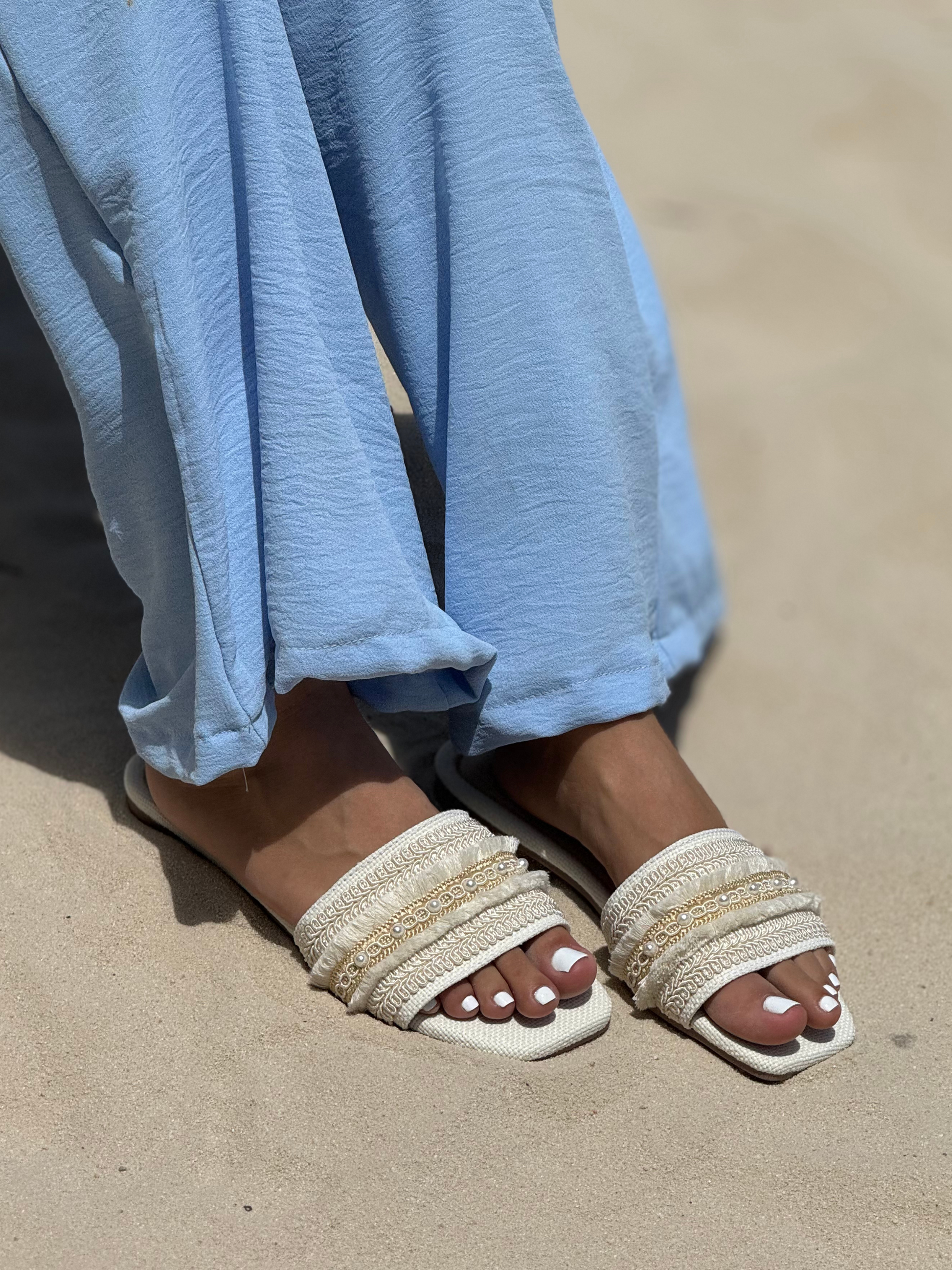 Sandalias planas con detalle artesanal P1491 para mujer | Maraldo