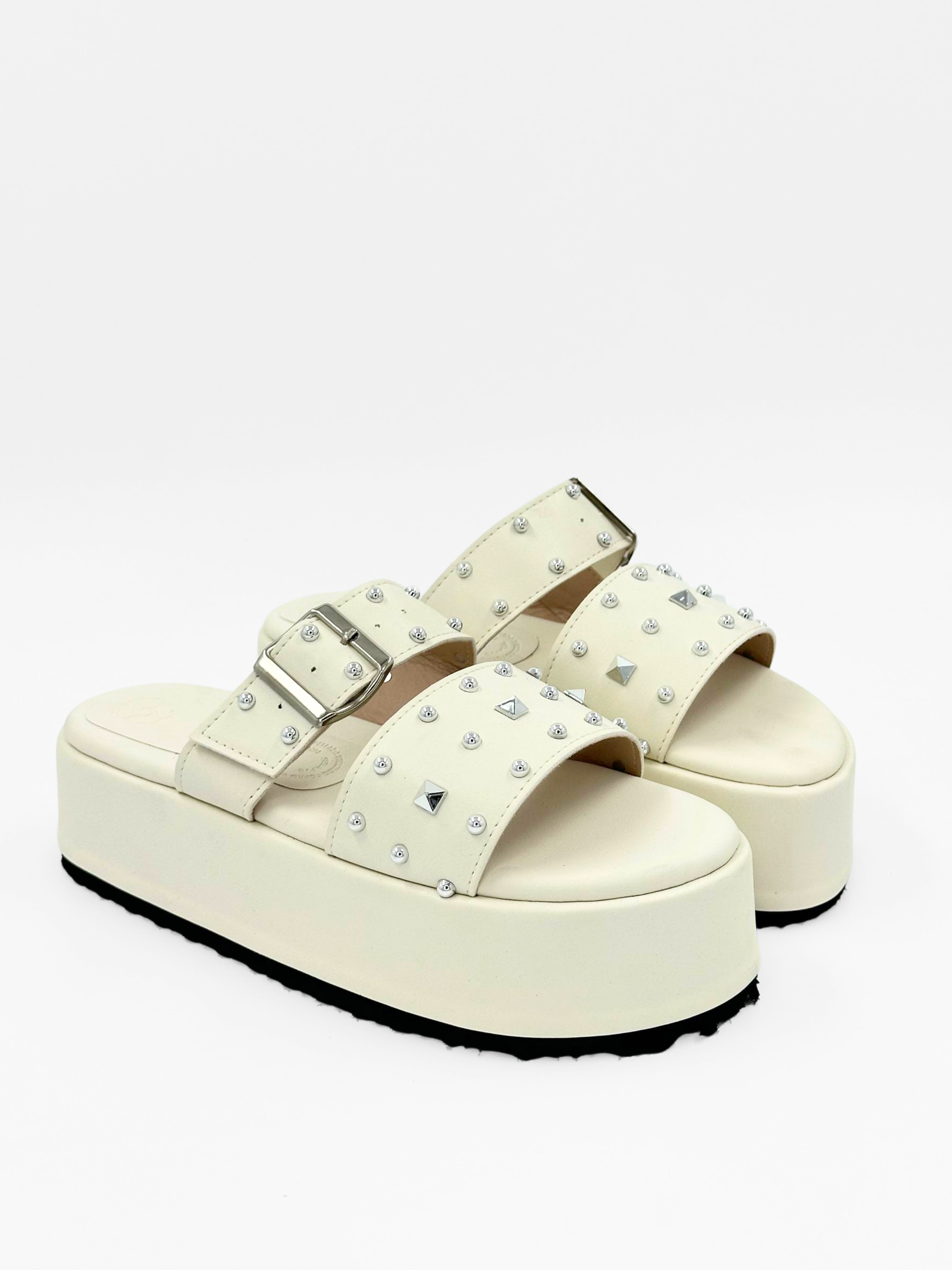 Sandalias modernas de plataforma con hebilla y taches MB109 para mujer | Maraldo