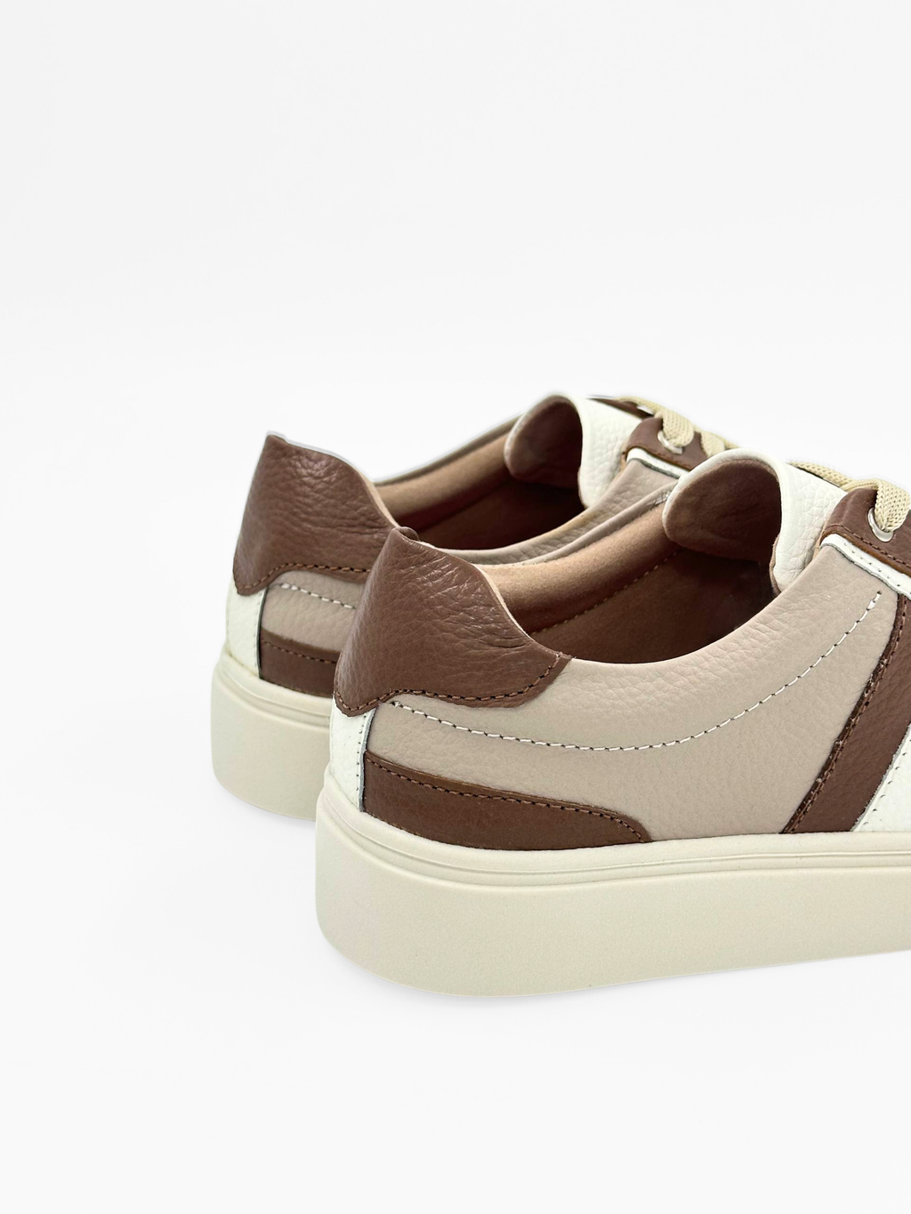 Tenis casuales de cuero combinados DSV63 para mujer | Maraldo