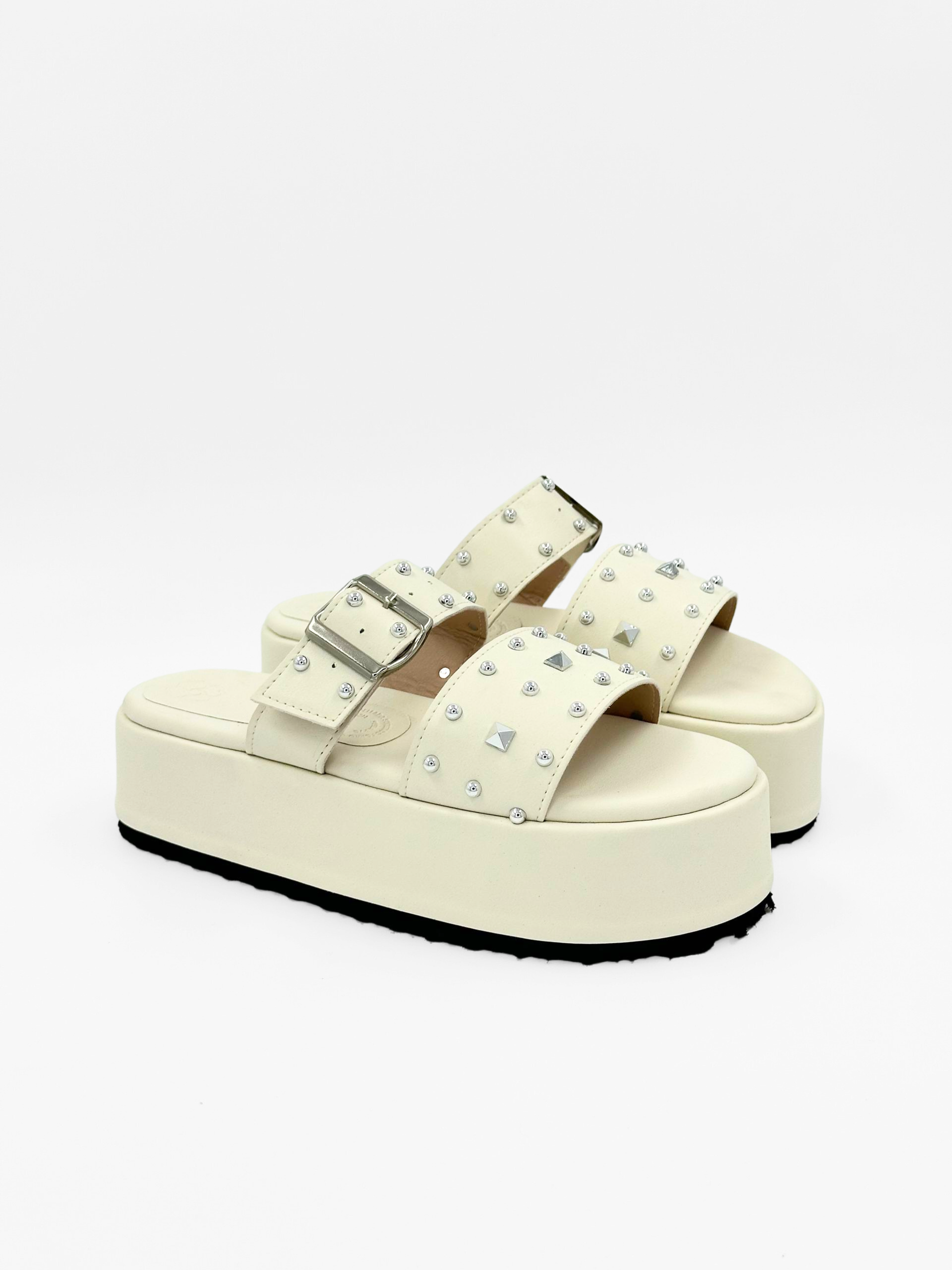 Sandalias modernas de plataforma con hebilla y taches MB109 para mujer | Maraldo