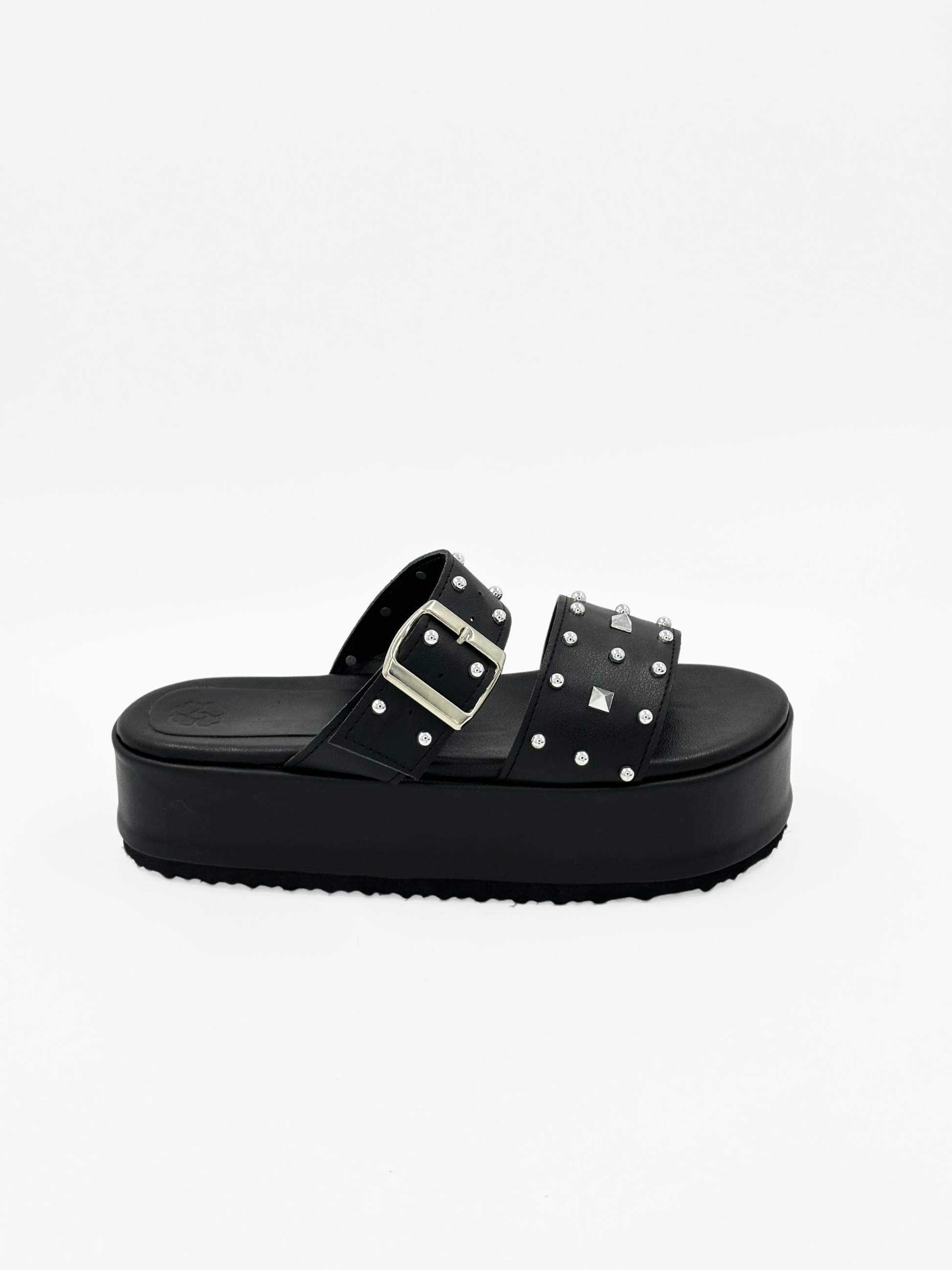 Sandalias modernas de plataforma con hebilla y taches MB109 para mujer | Maraldo