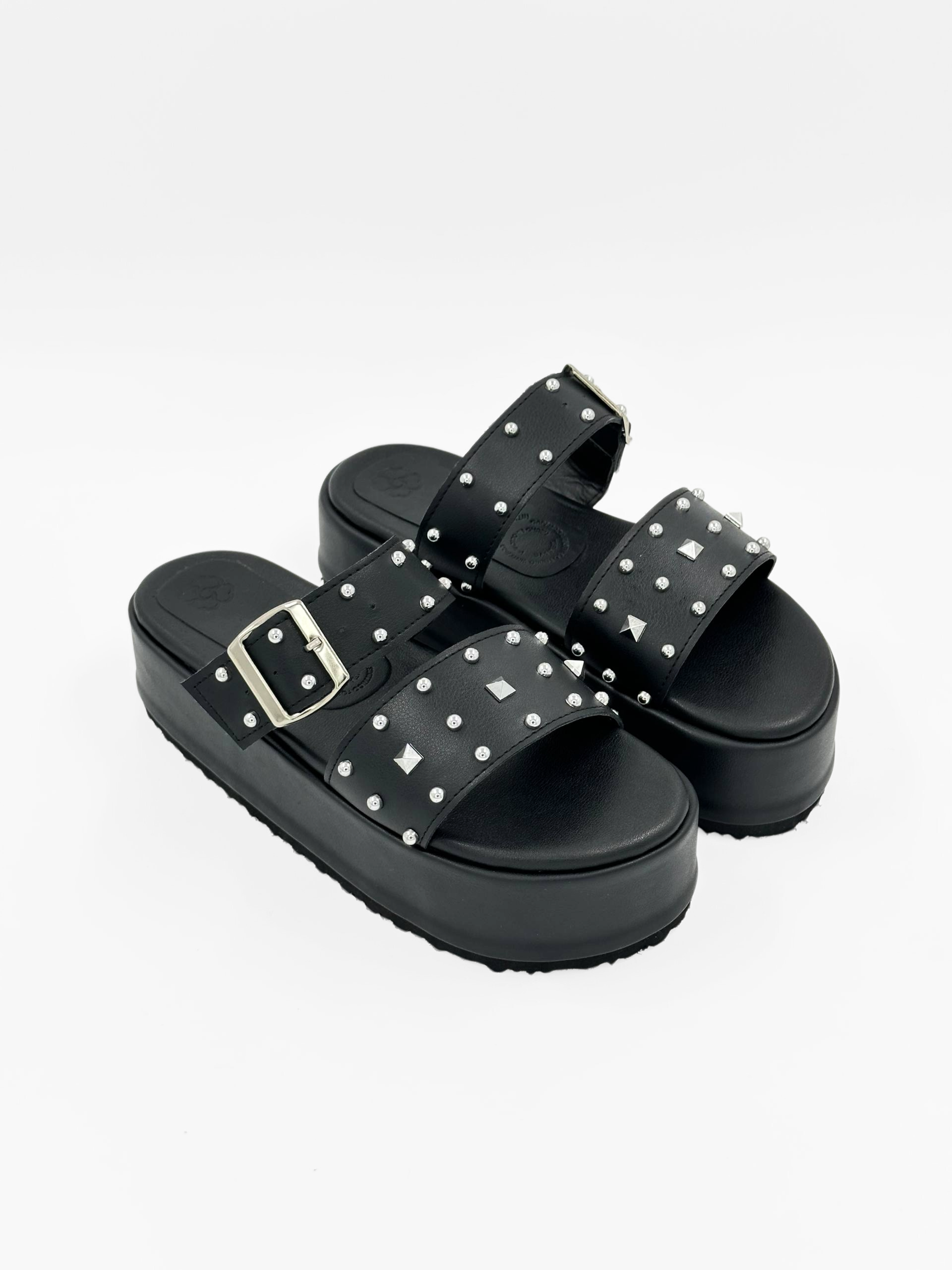Sandalias modernas de plataforma con hebilla y taches MB109 para mujer | Maraldo