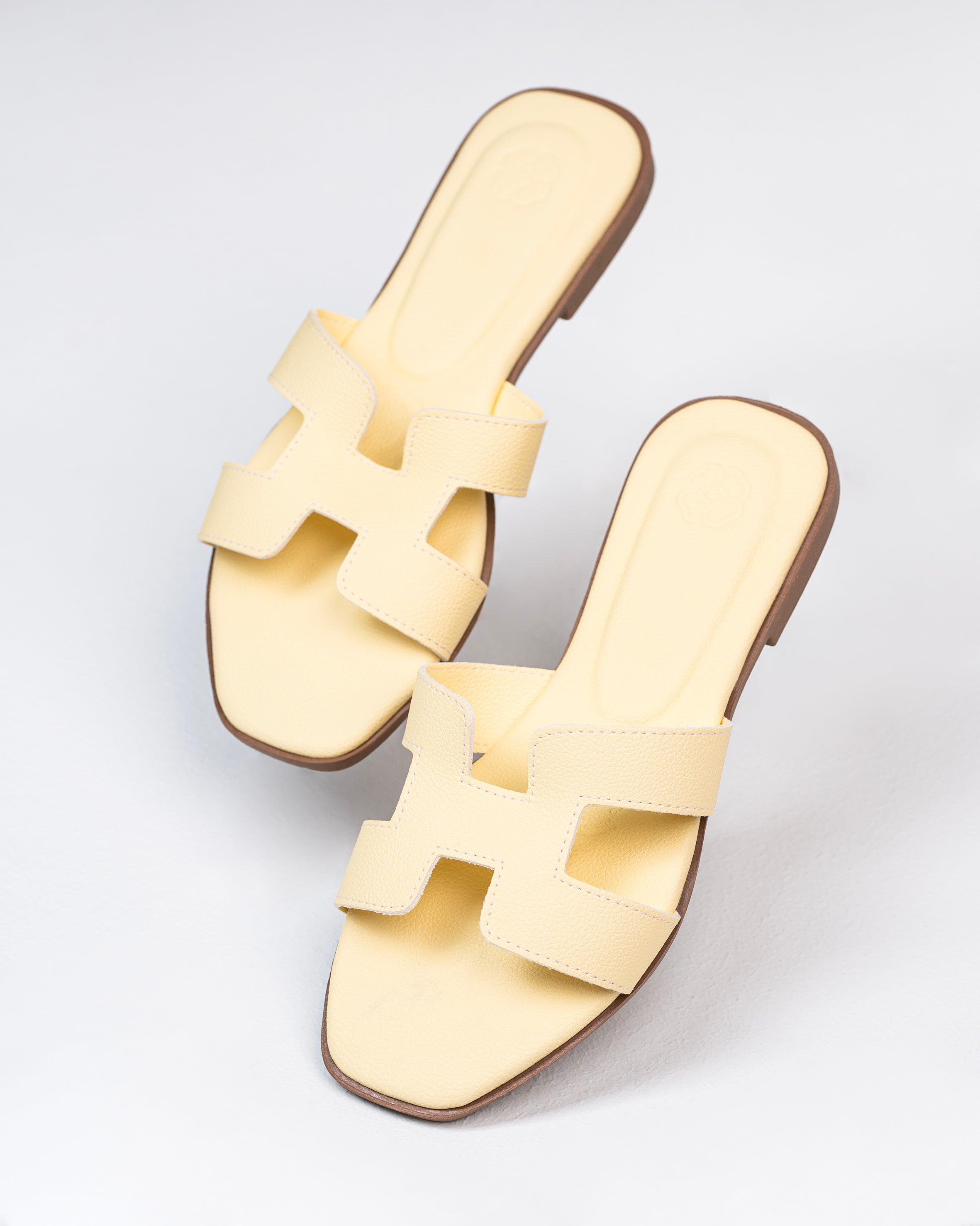 Sandalias planas en tendencia P1531 | Maraldo