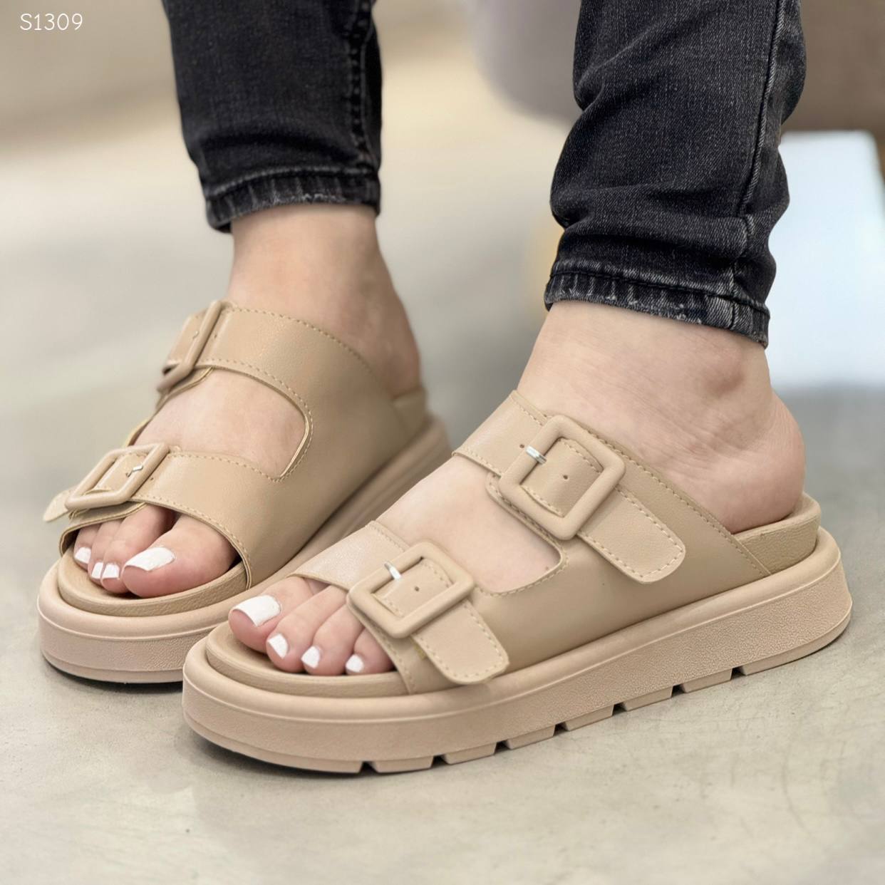 Sandalias Negras con Hebillas – S1309