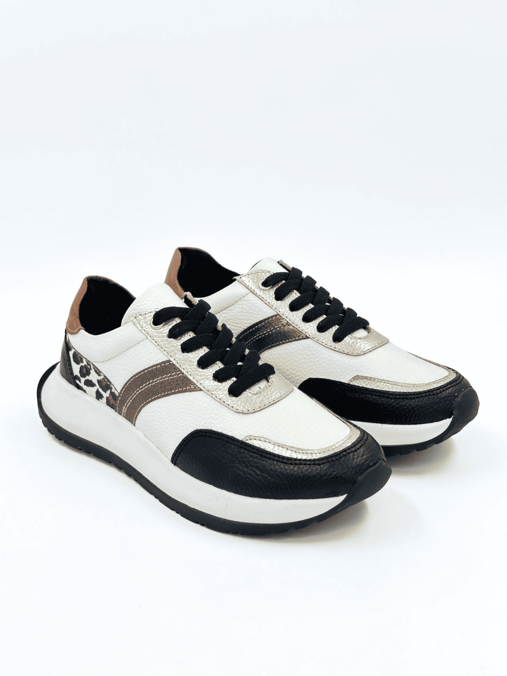 Tenis en cuero con detalle animal print - DS095