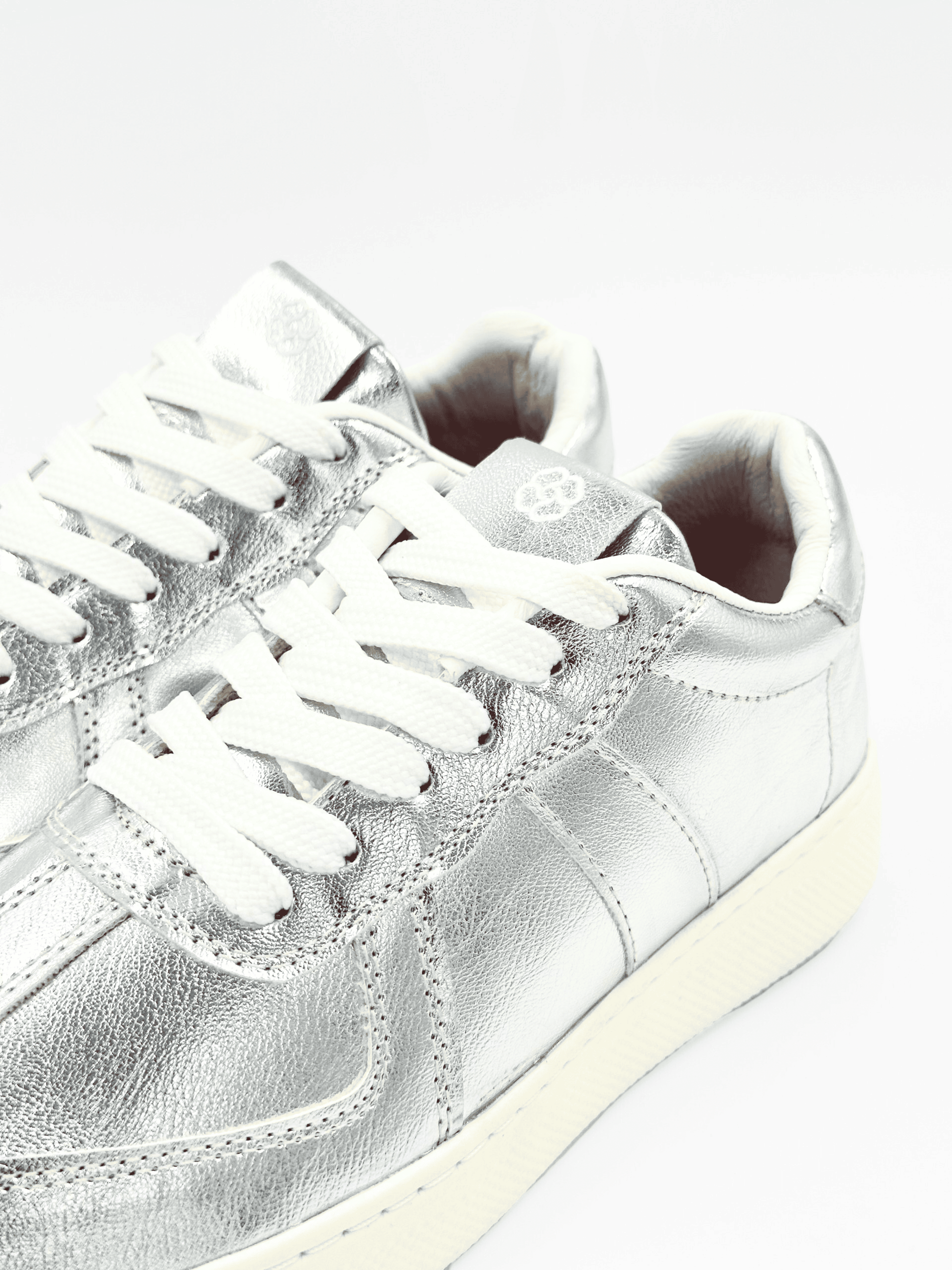 Tenis metálicos tendencia  - D895
