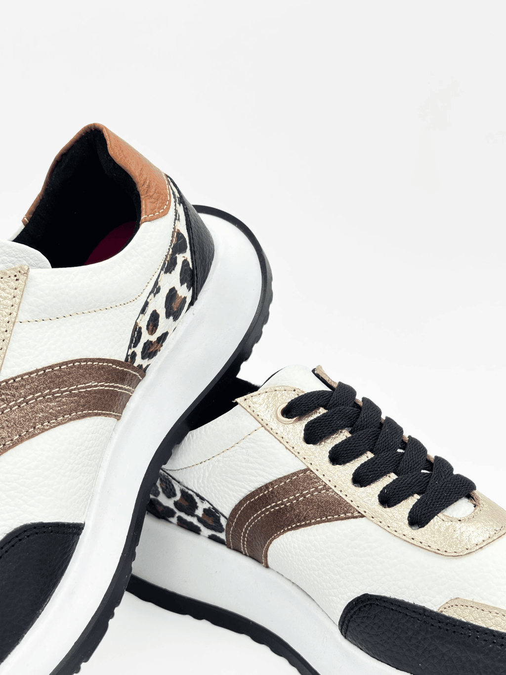 Tenis en cuero con detalle animal print DS095 para mujer | Maraldo