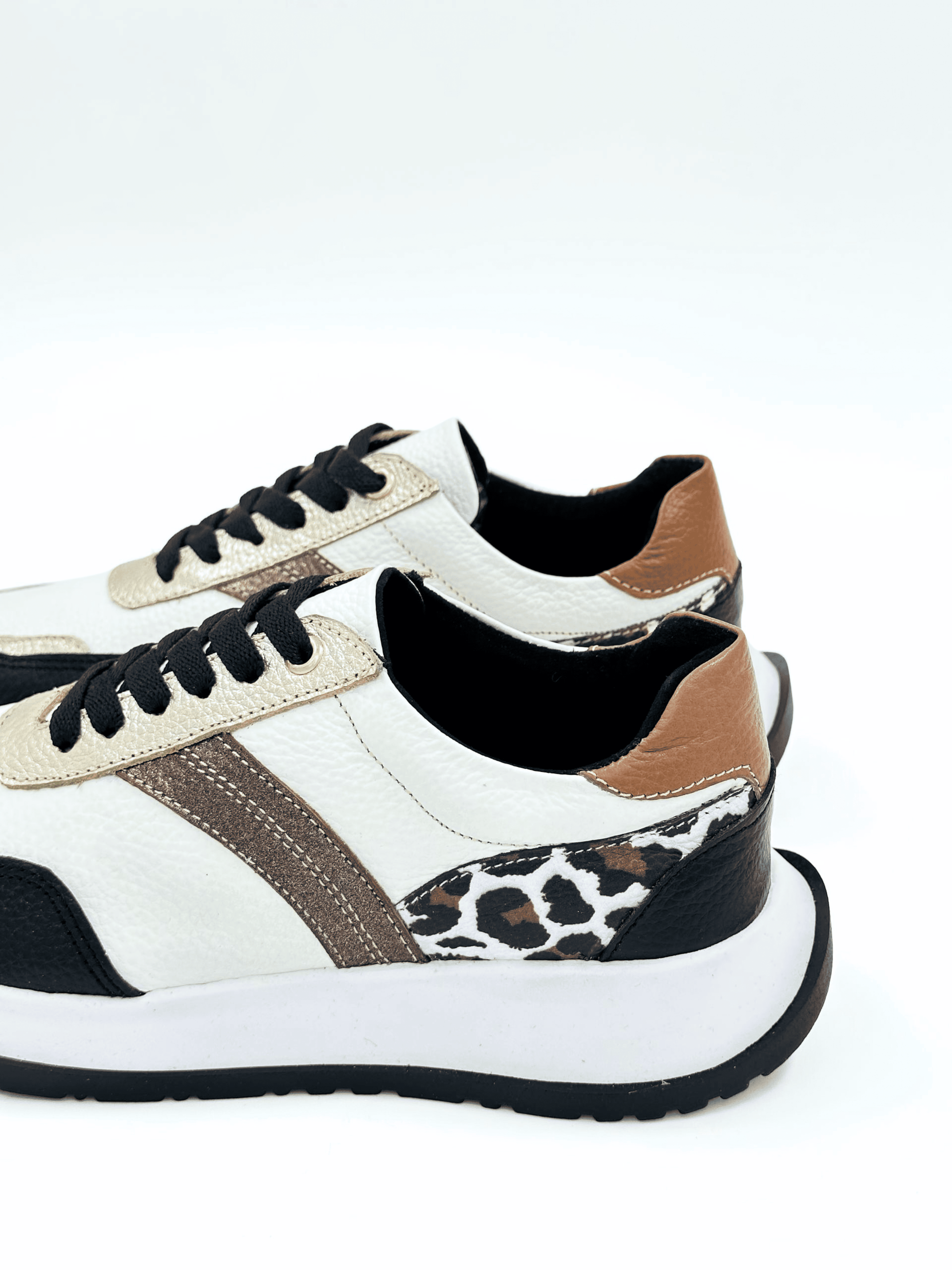 Tenis en cuero con detalle animal print - DS095