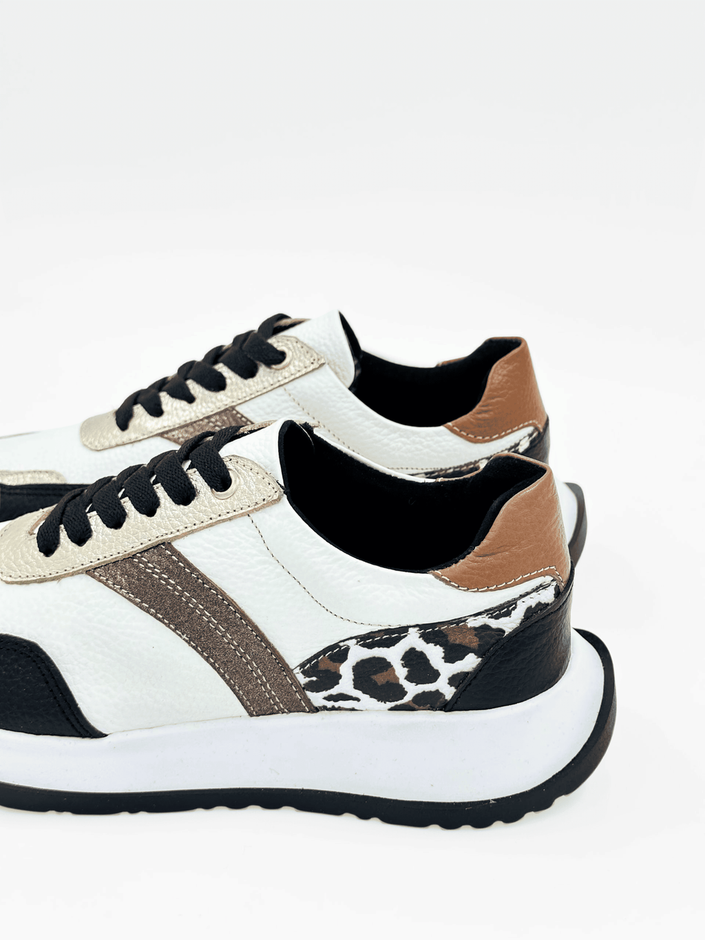 Tenis en cuero con detalle animal print DS095 para mujer | Maraldo