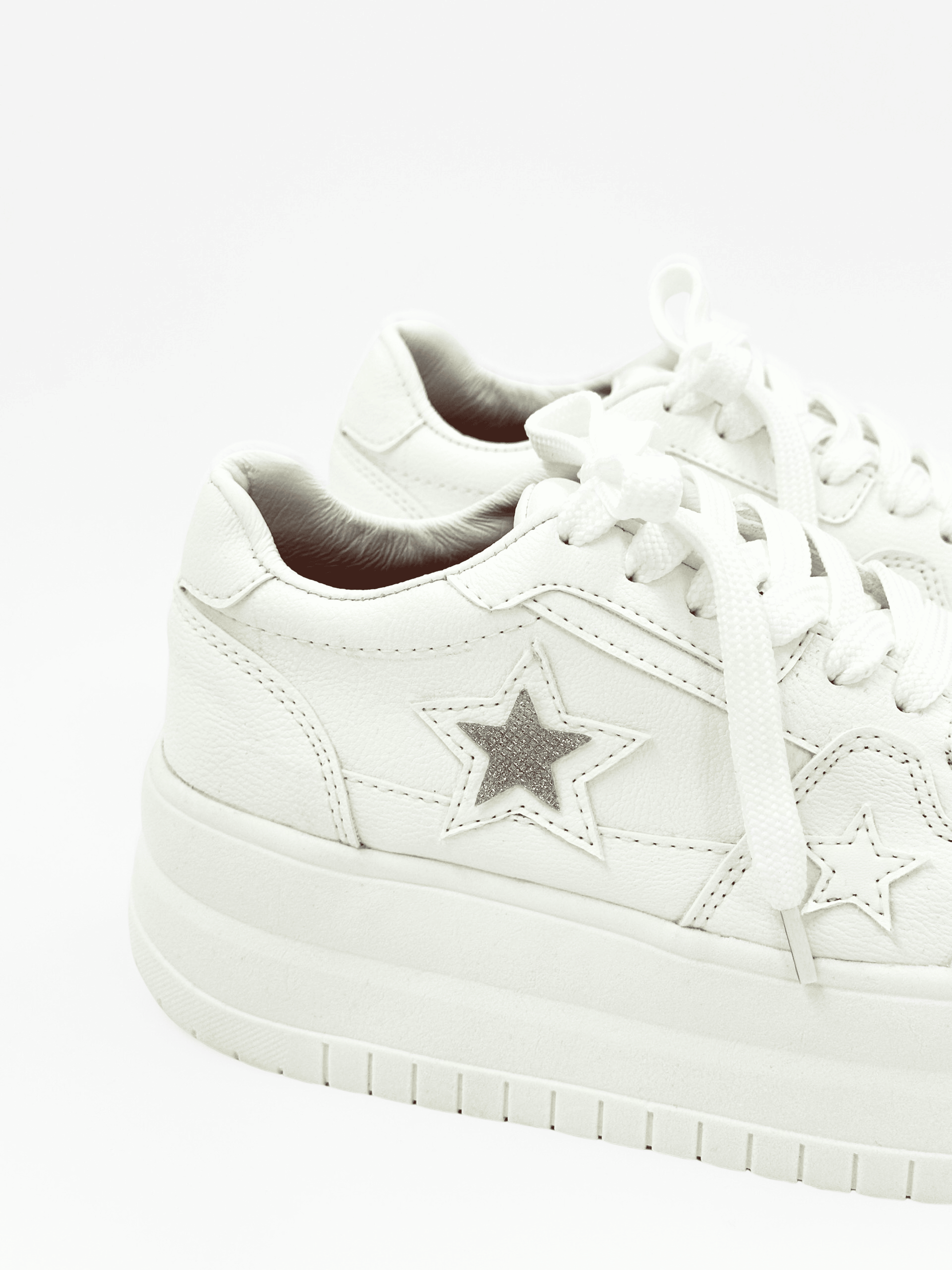 Tenis blanco suela alta con estrella - D892