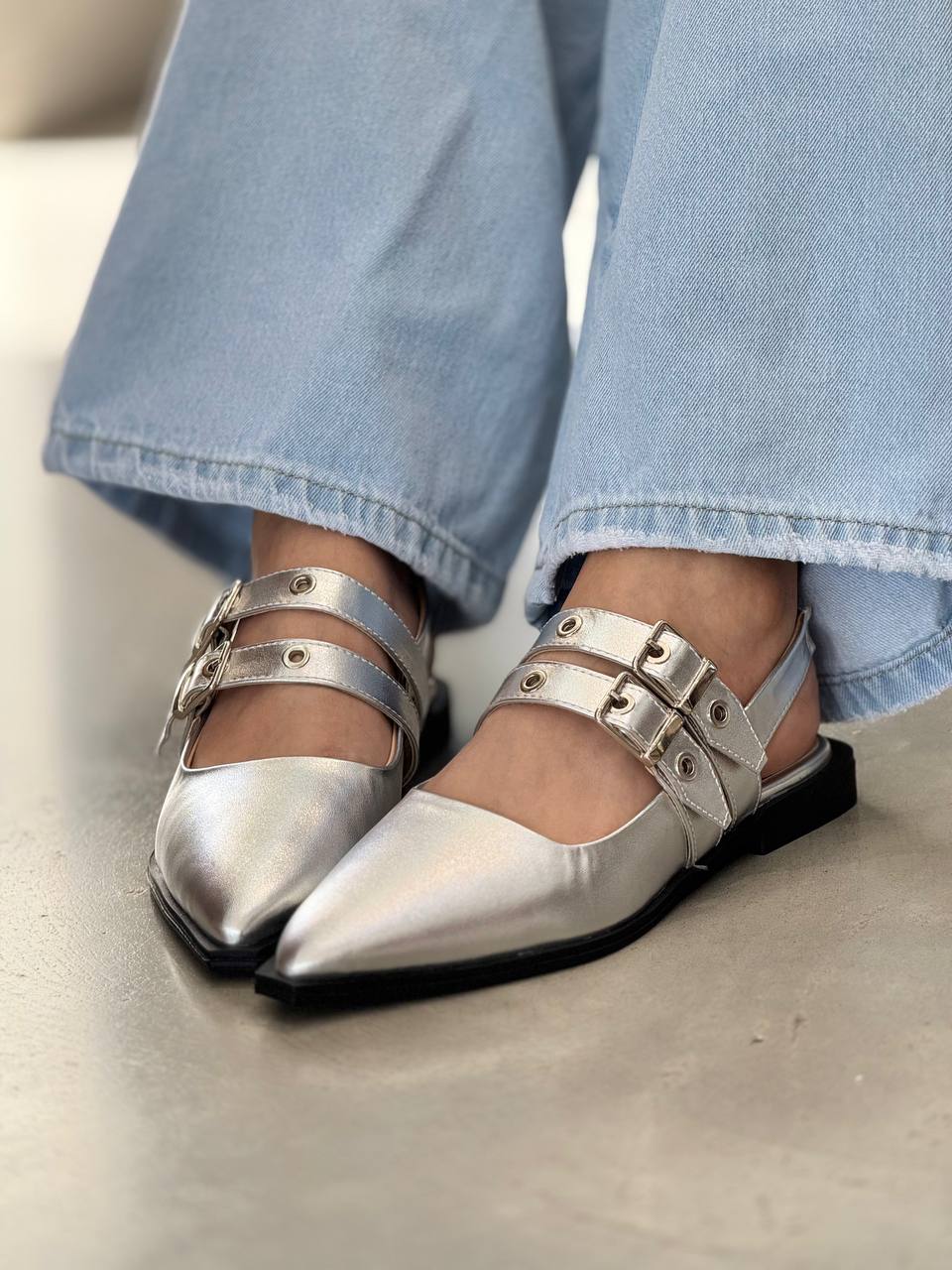 Flat plateado con doble hebilla  VL14 para mujer| Maraldo