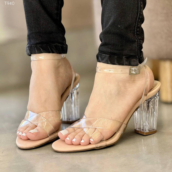 Tacones Transparentes con Tira al Tobillo y Tacón Acrílico – T940