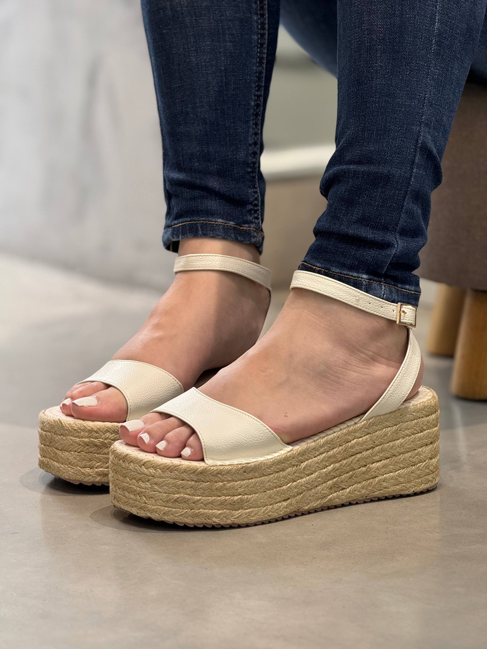 Sandalias con plataforma de yute y correas ajustables  –  PLTF955