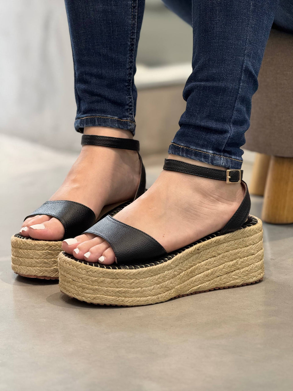 Sandalias con plataforma de yute y correas ajustables  –  PLTF955