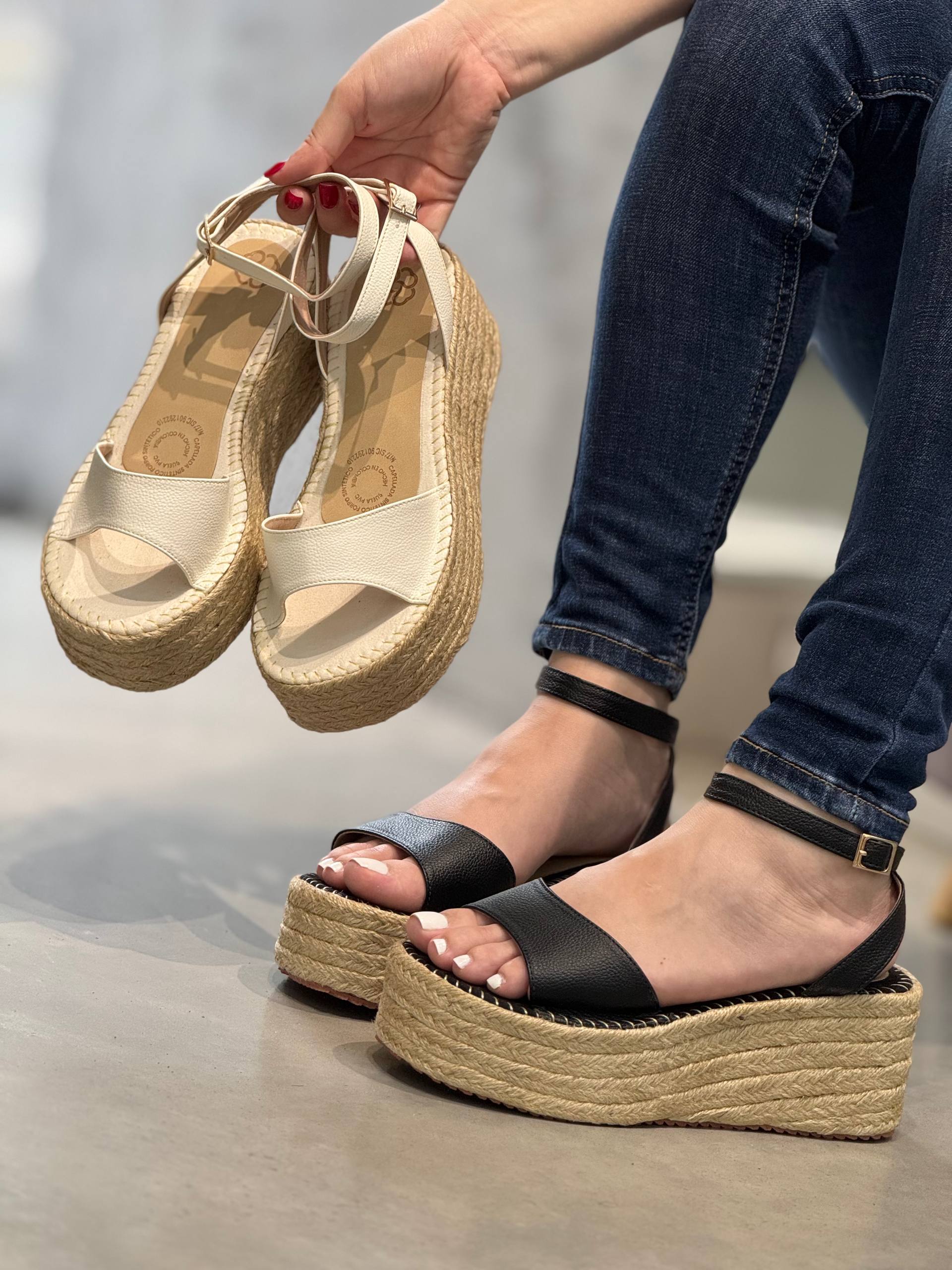 Sandalias con plataforma de yute y correas ajustables  –  PLTF955
