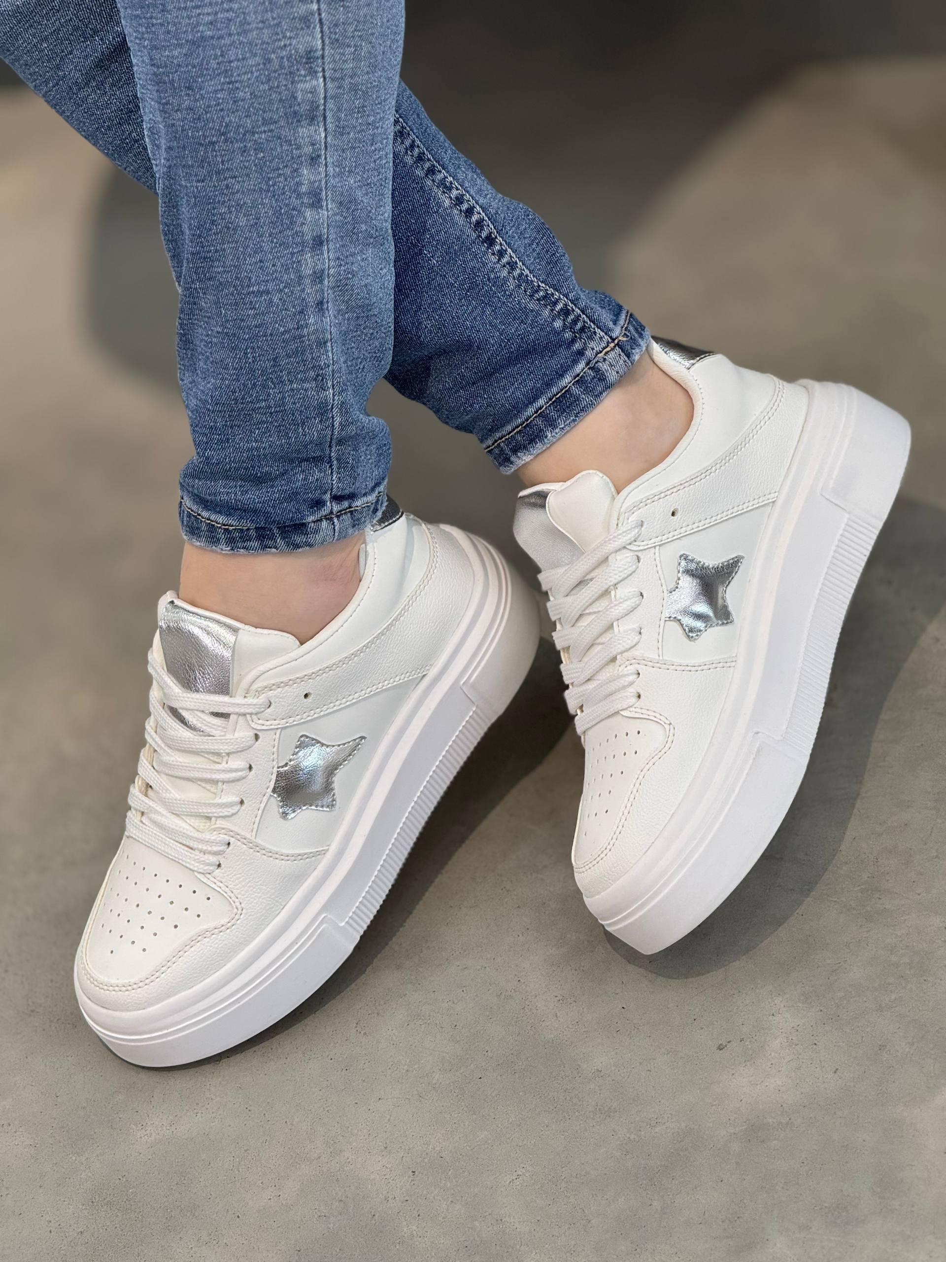 Sneakers Mujer Blancos con Estrella Plateada - D889