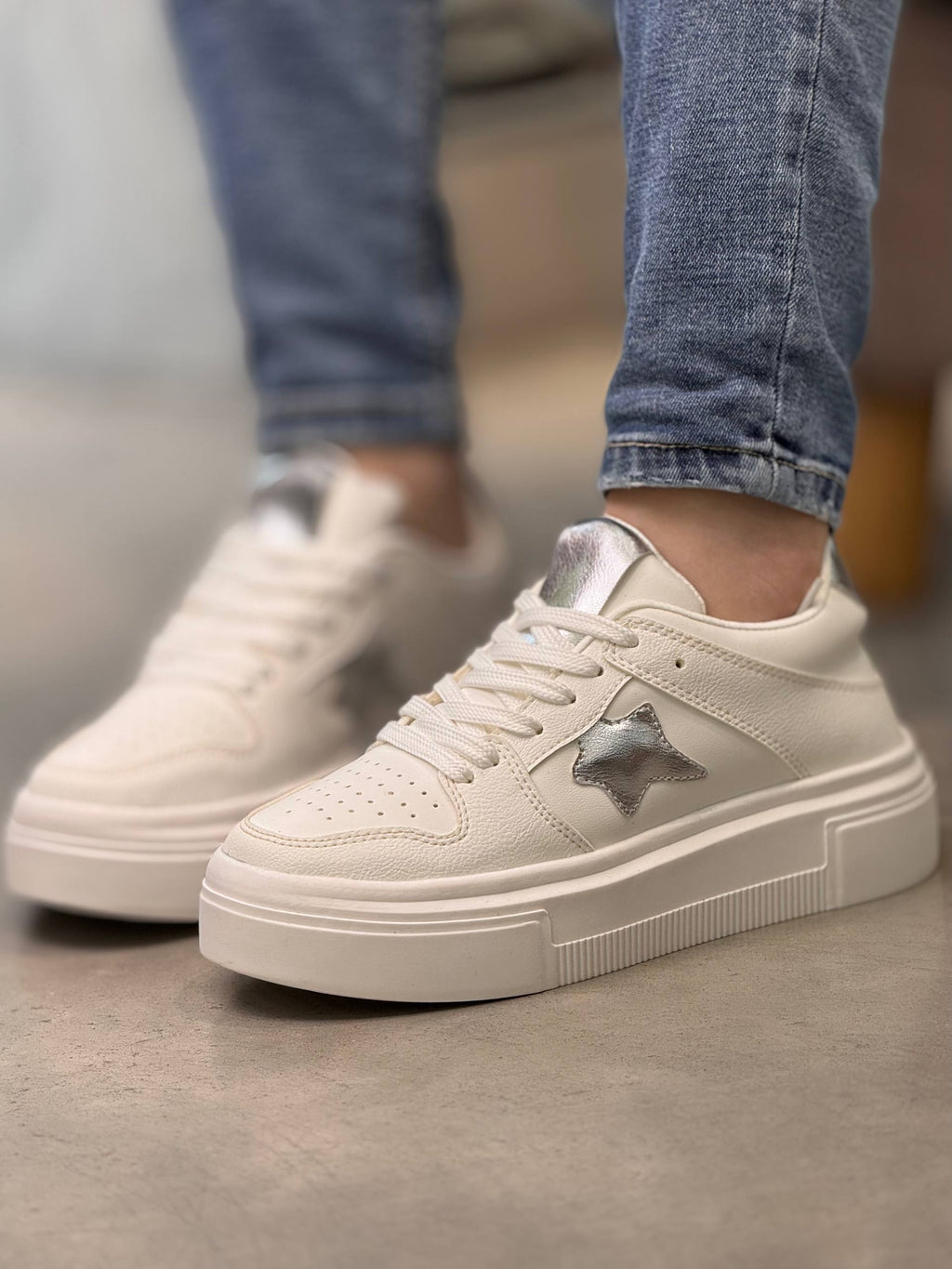 Sneakers Mujer Blancos con Estrella Plateada - D889