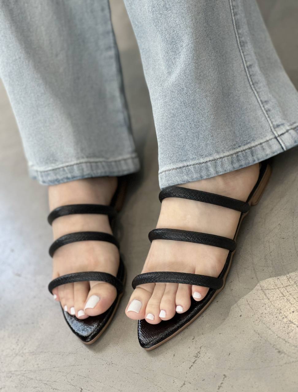 Sandalias planas con tiras triples P1426 para mujer | Maraldo