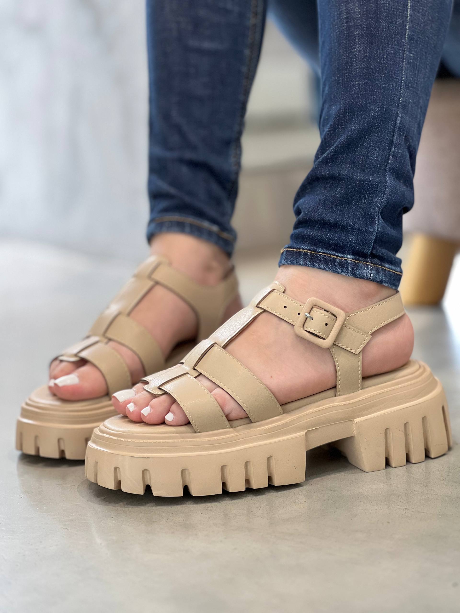 Sandalia tipo gladiador Nude con plataforma  – MB97