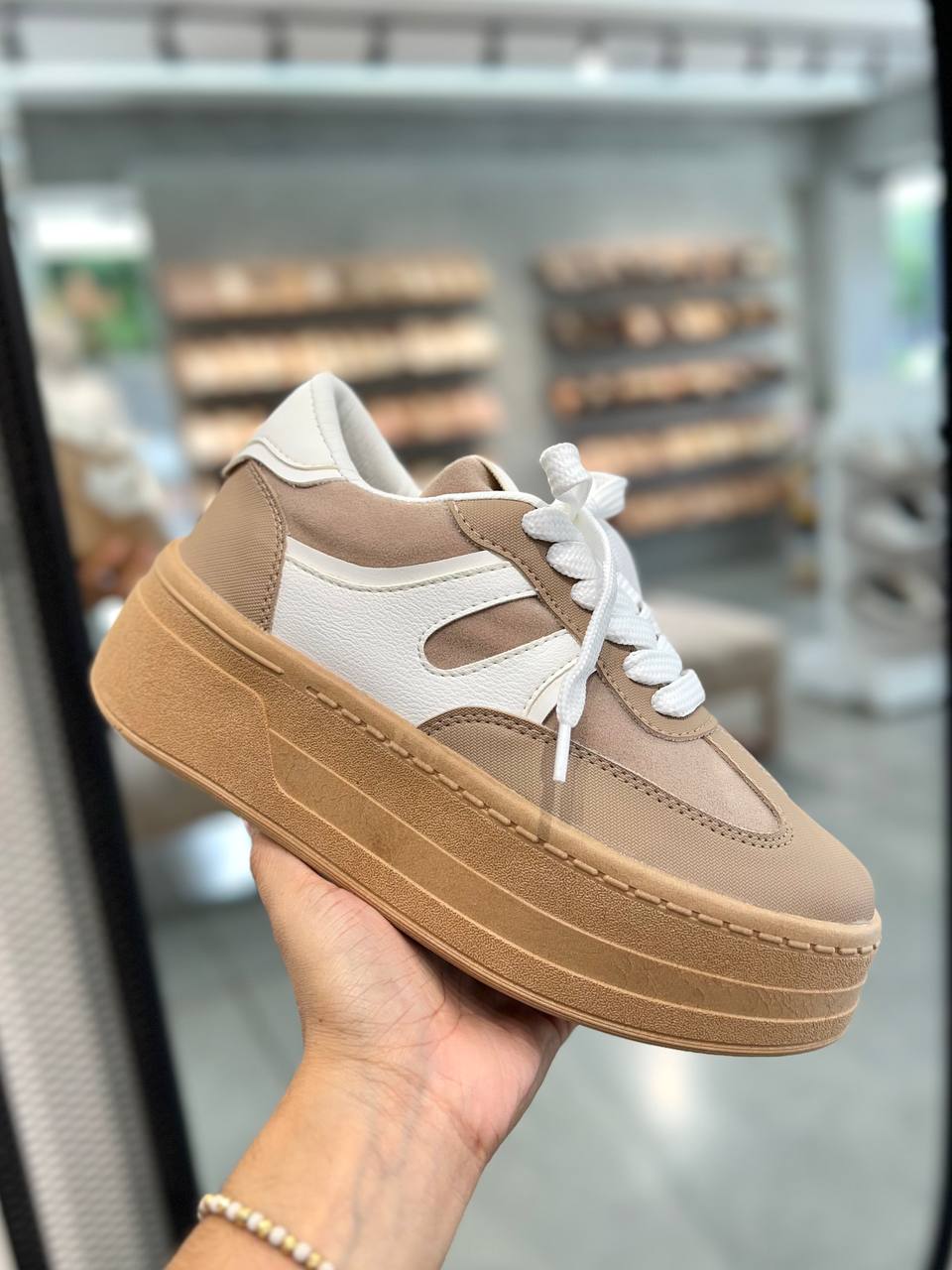 Tenis Beige para mujer con plataforma  - D864