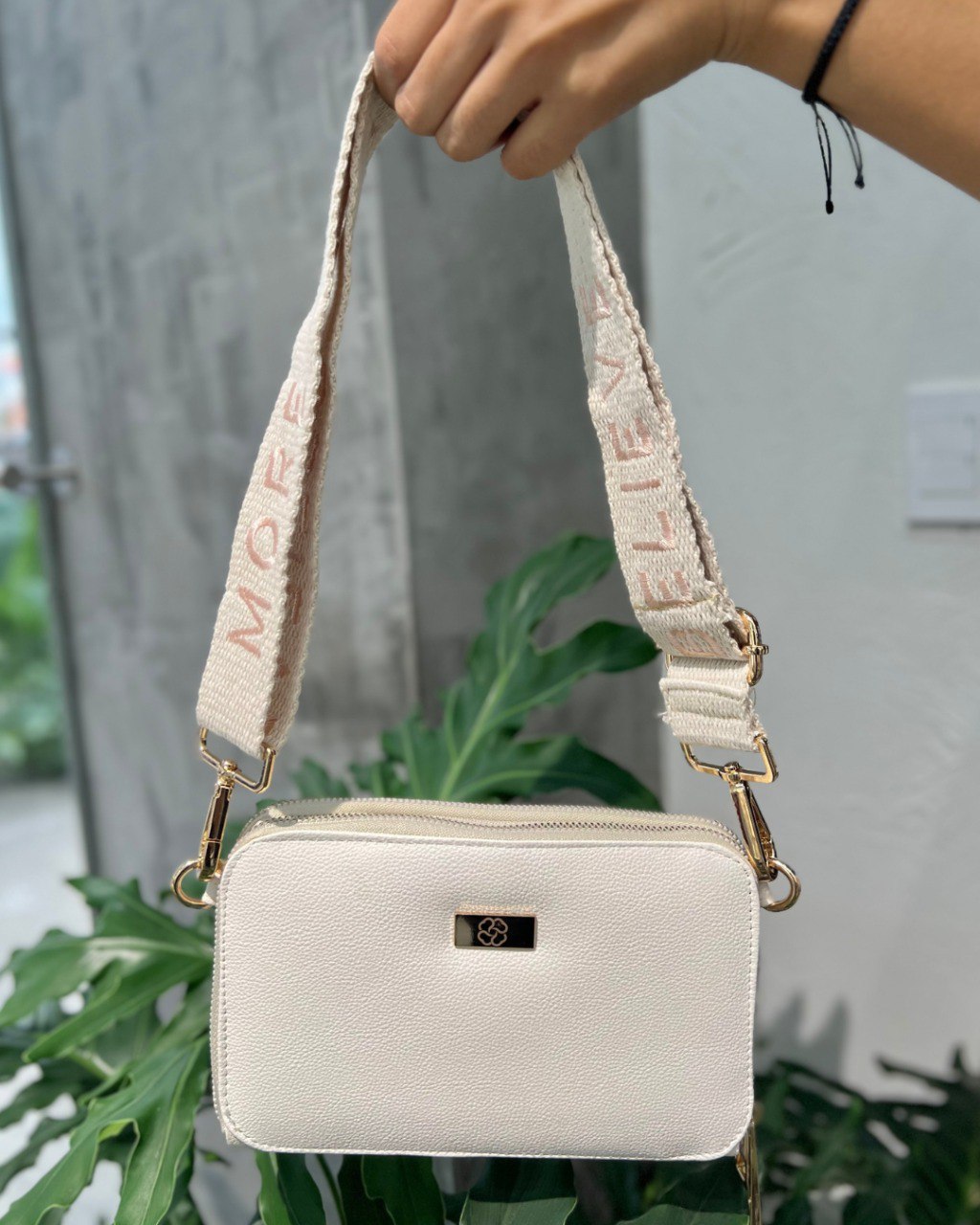 Bolso Blanco con Correa Sporty Chic - BL033