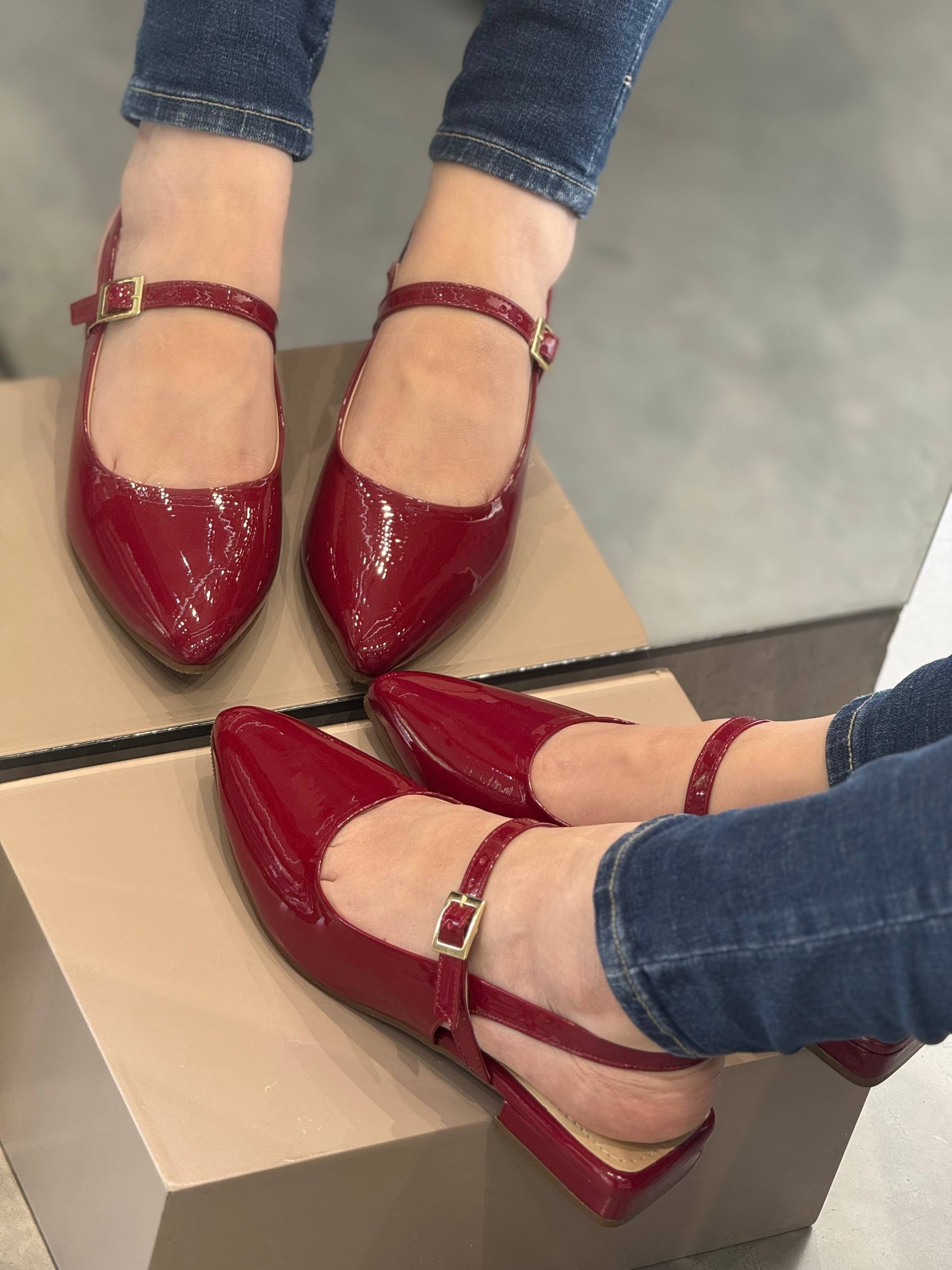 Baleta plana Mary Jean para mujer - VL20 VINOTINTO